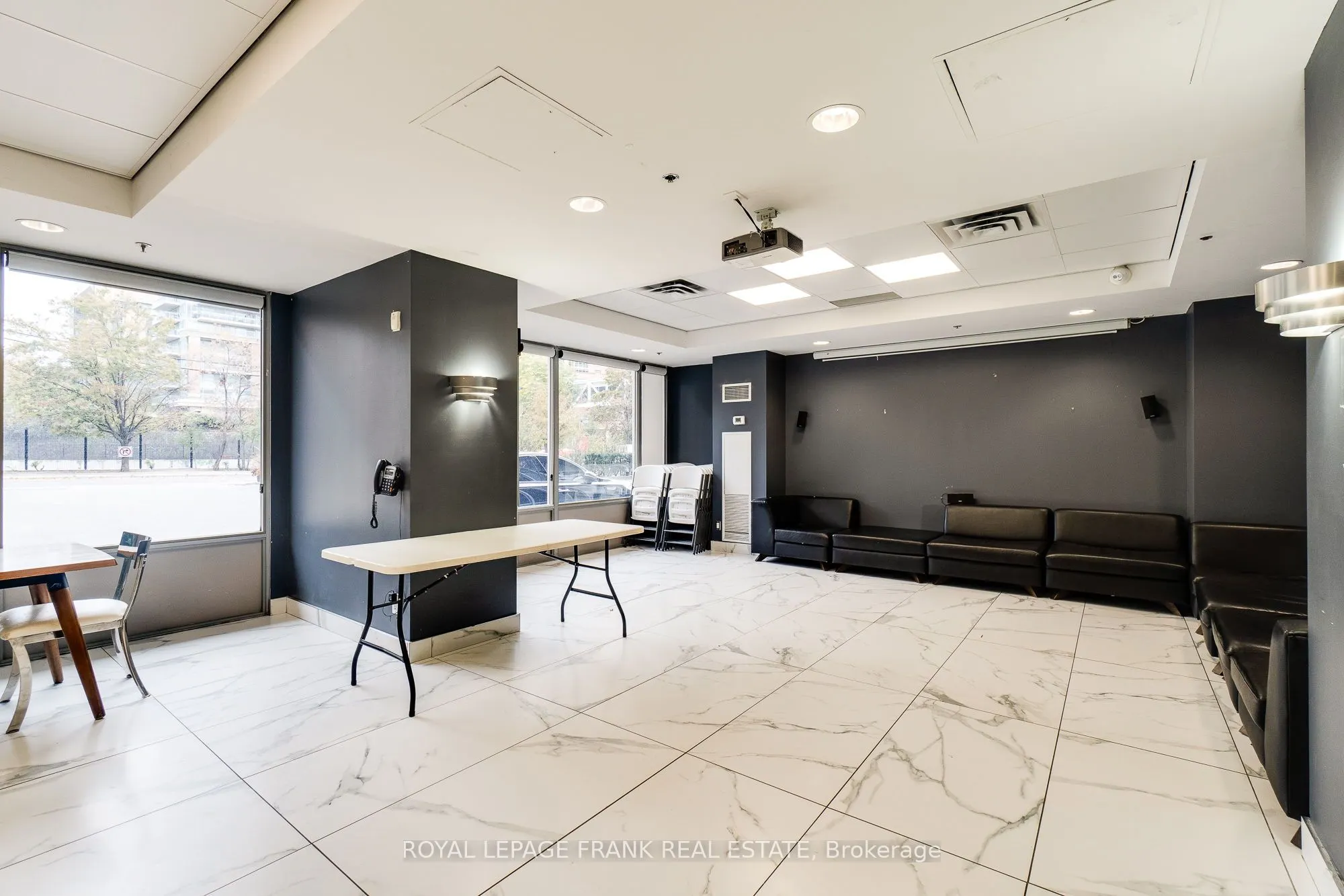 70 Douro Street, #121