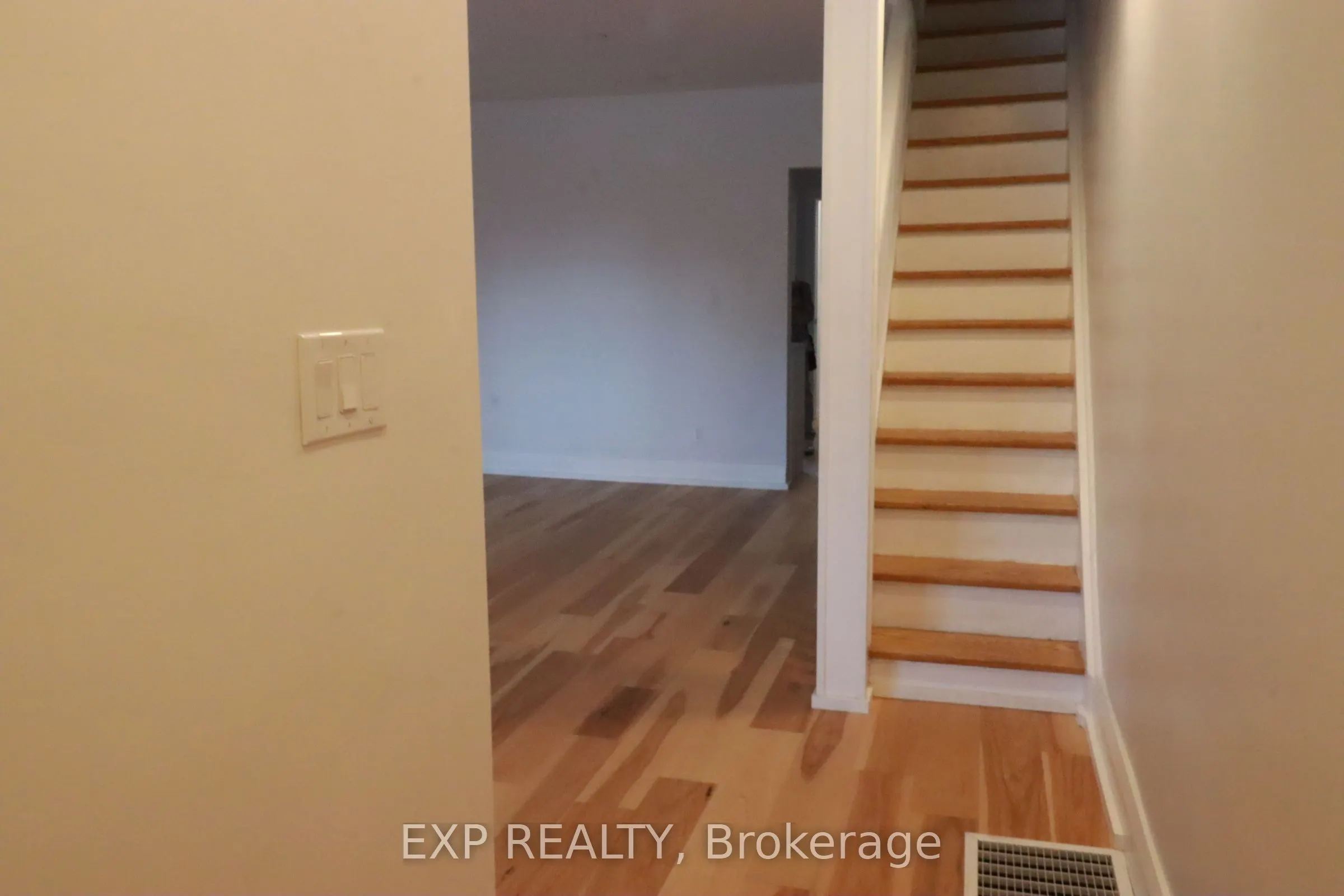 342 Eglinton Avenue E