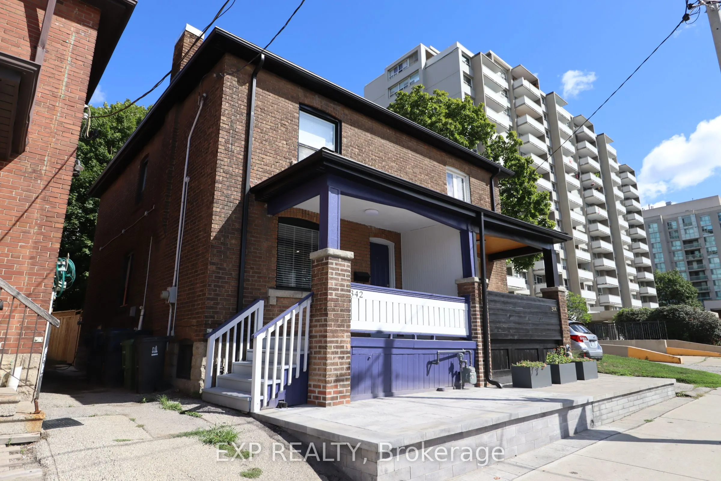 342 Eglinton Avenue E