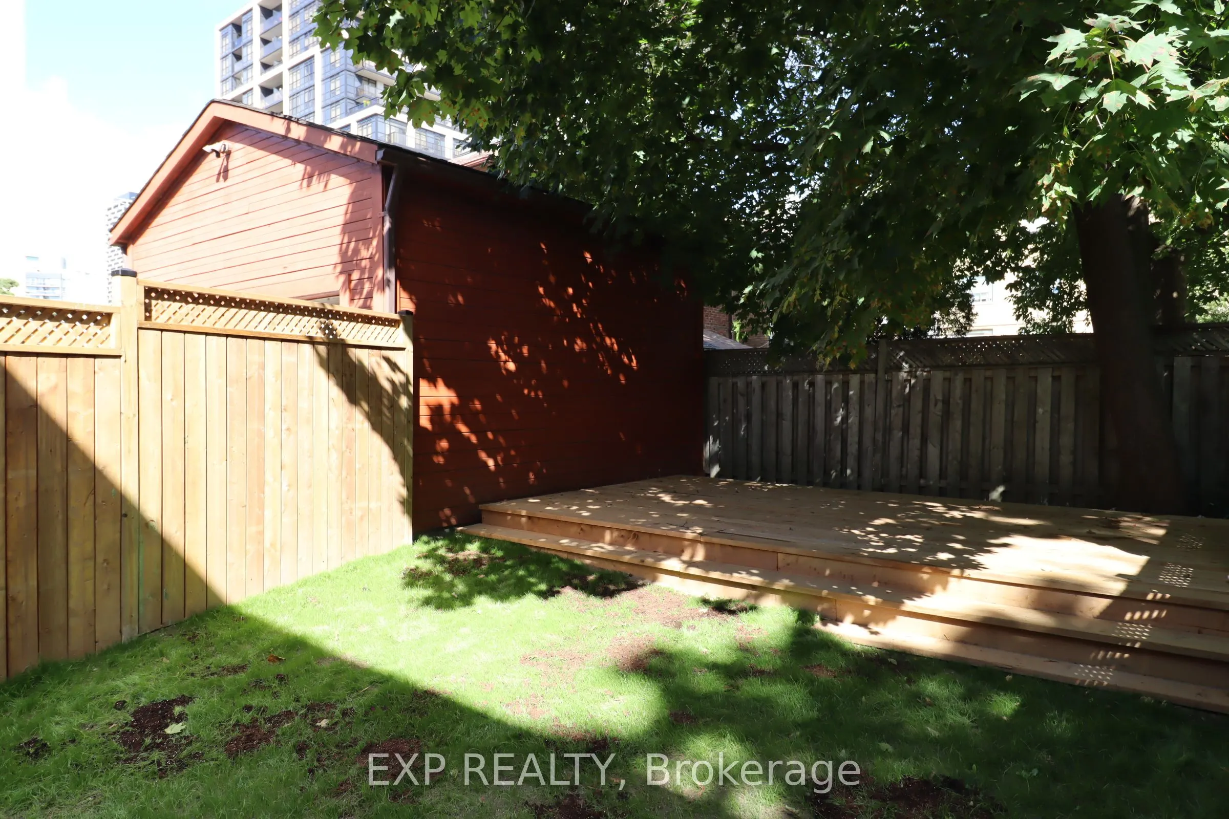 342 Eglinton Avenue E