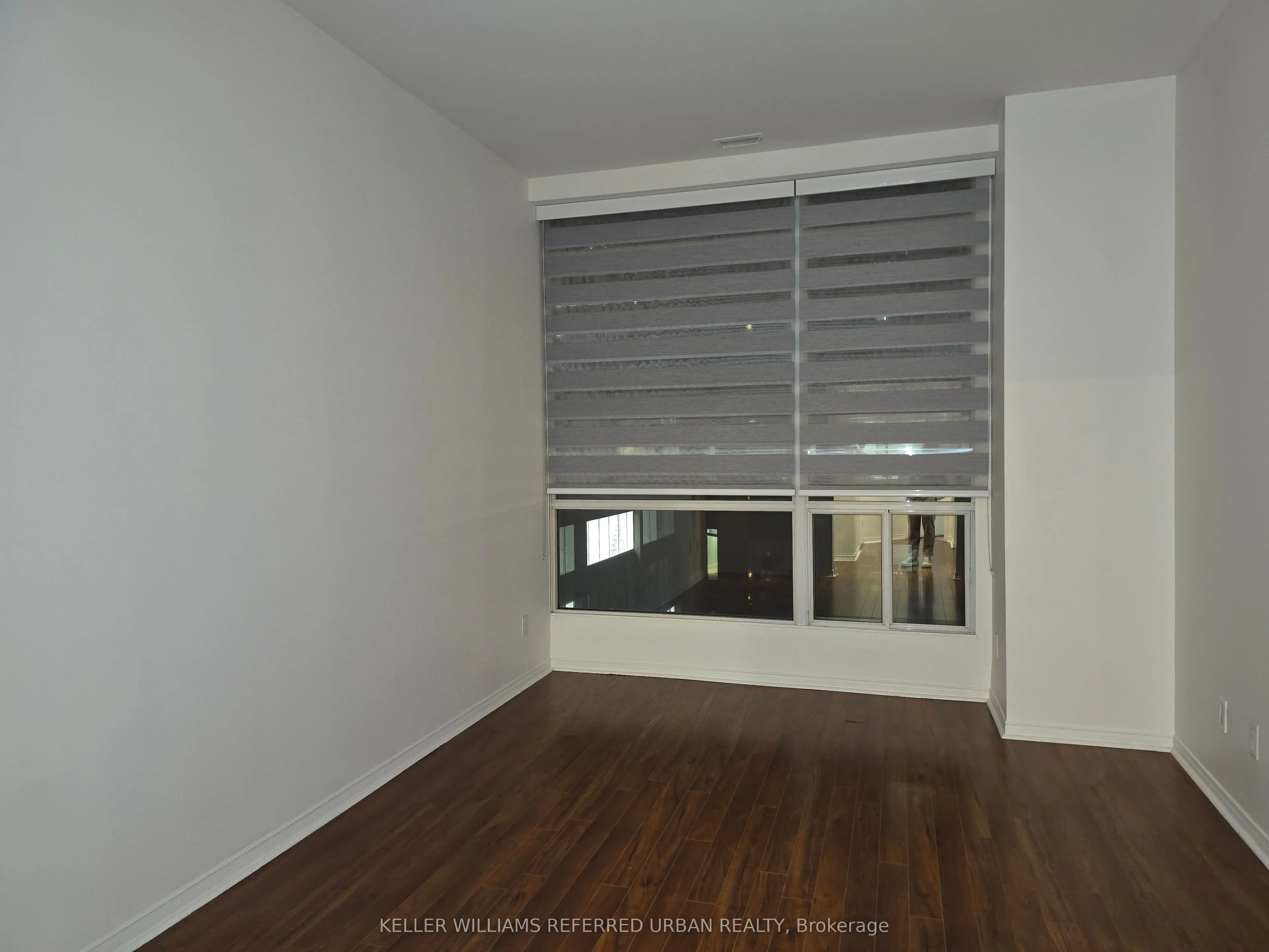 7 King Street E, #1610