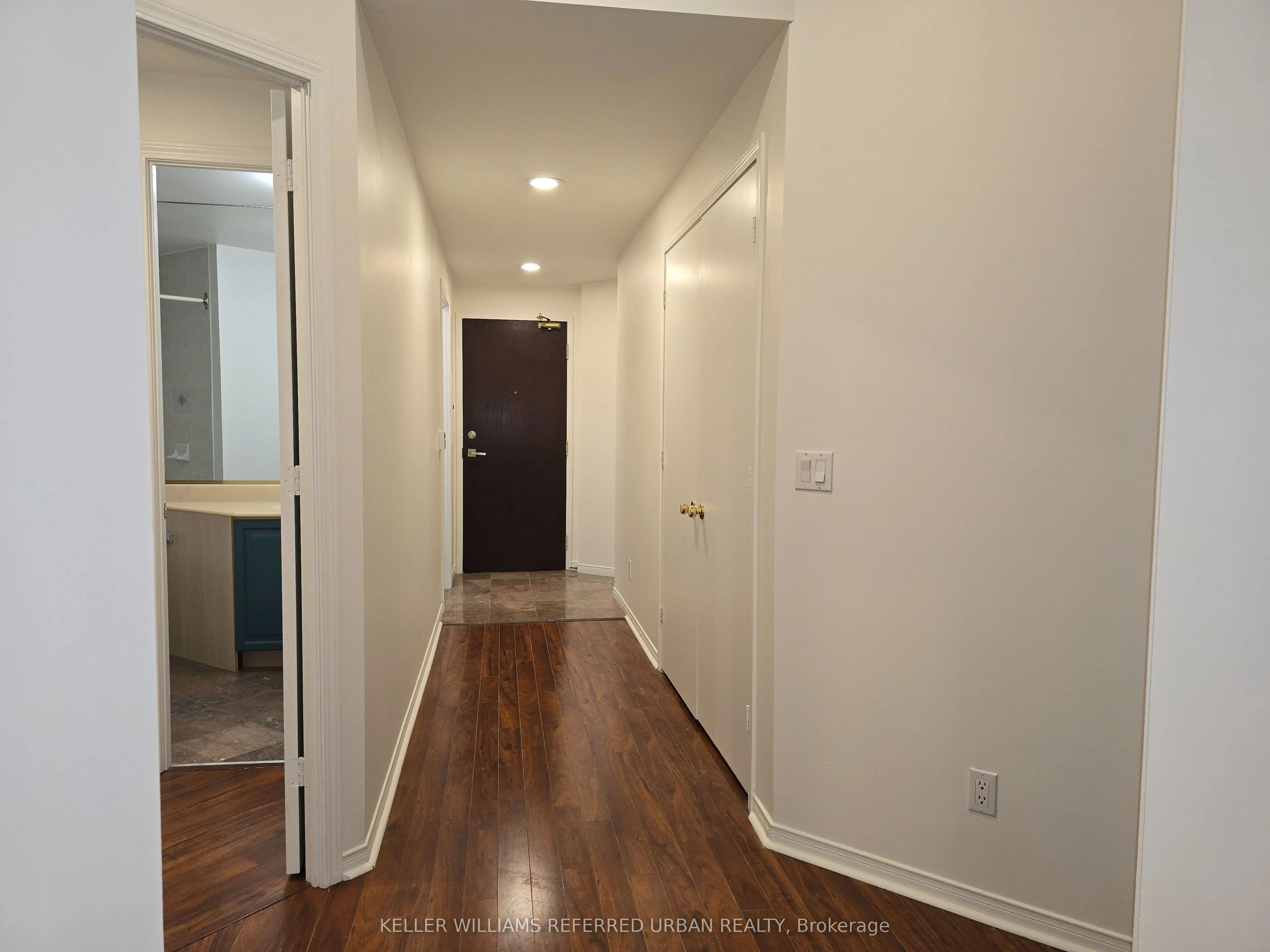 7 King Street E, #1610