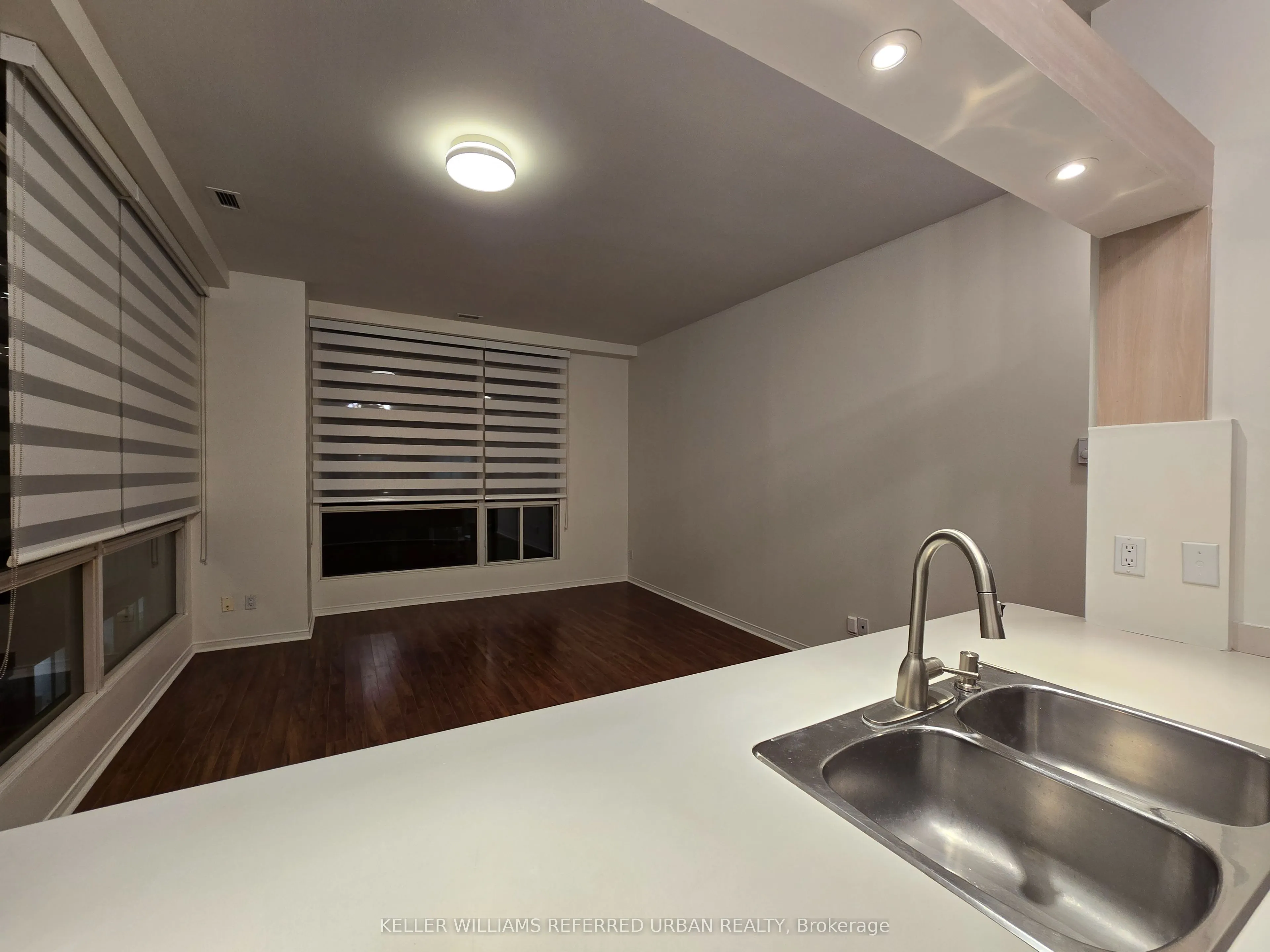 7 King Street E, #1610