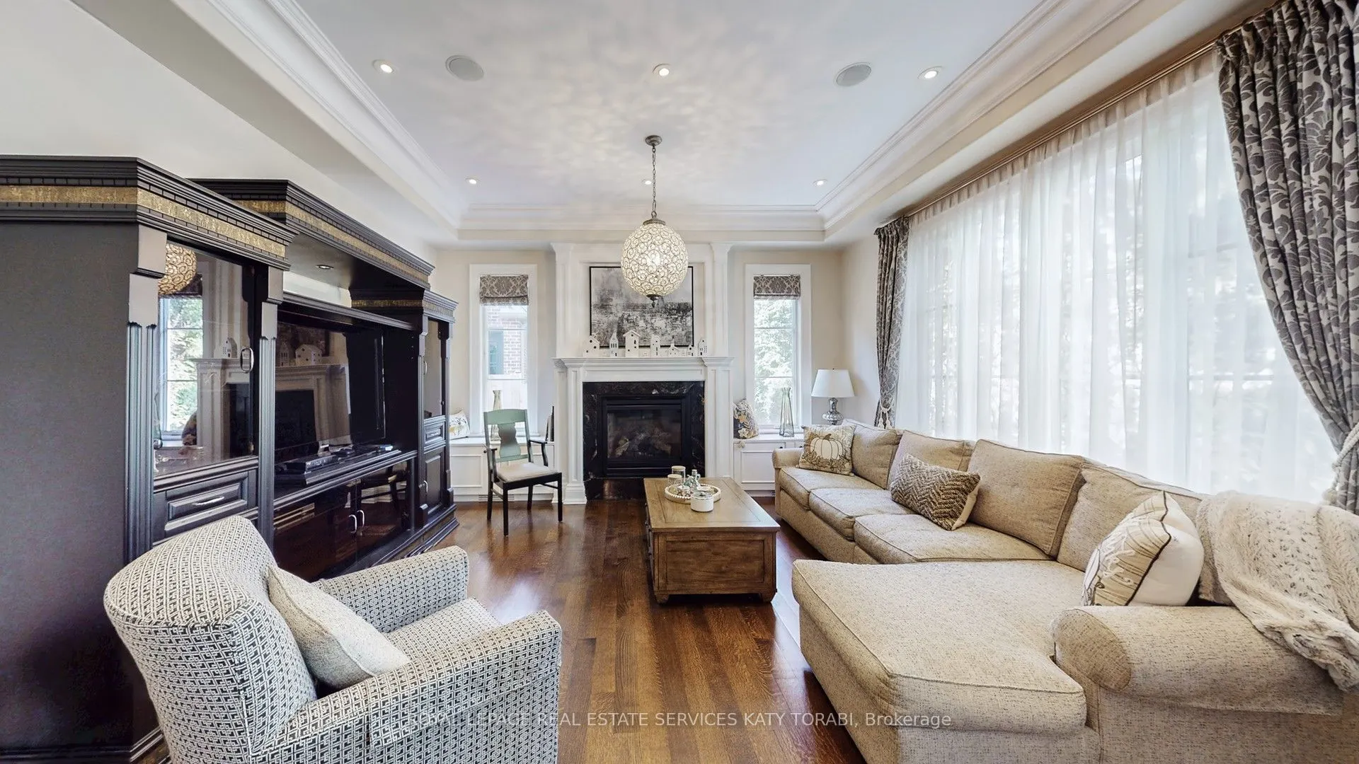 1B Carluke Crescent
