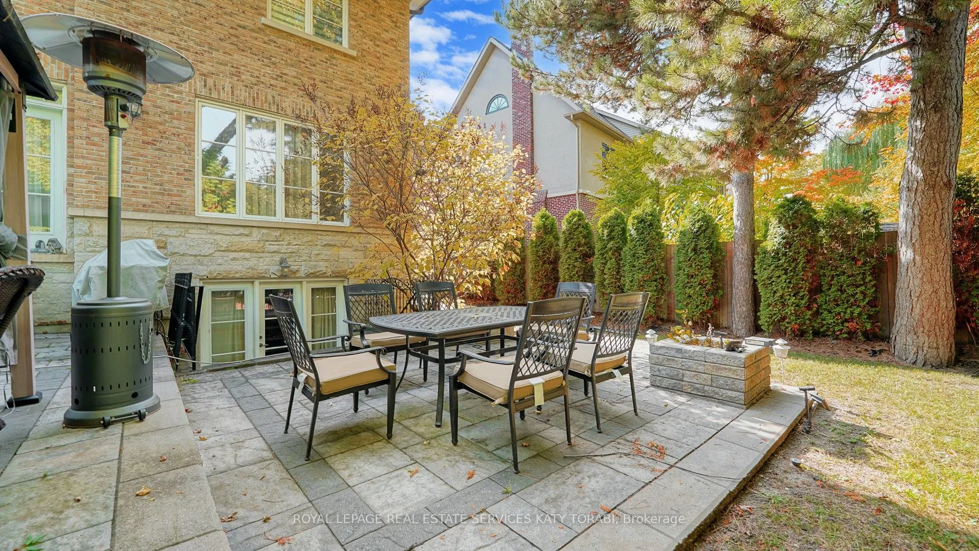 1B Carluke Crescent
