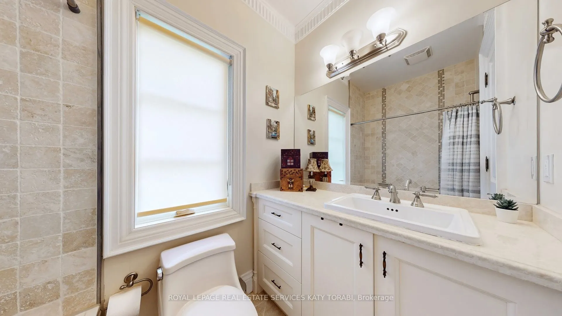 1B Carluke Crescent