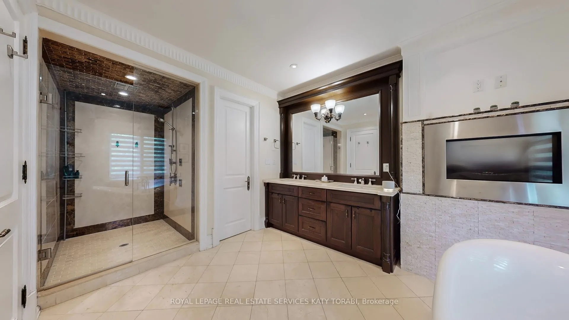 1B Carluke Crescent