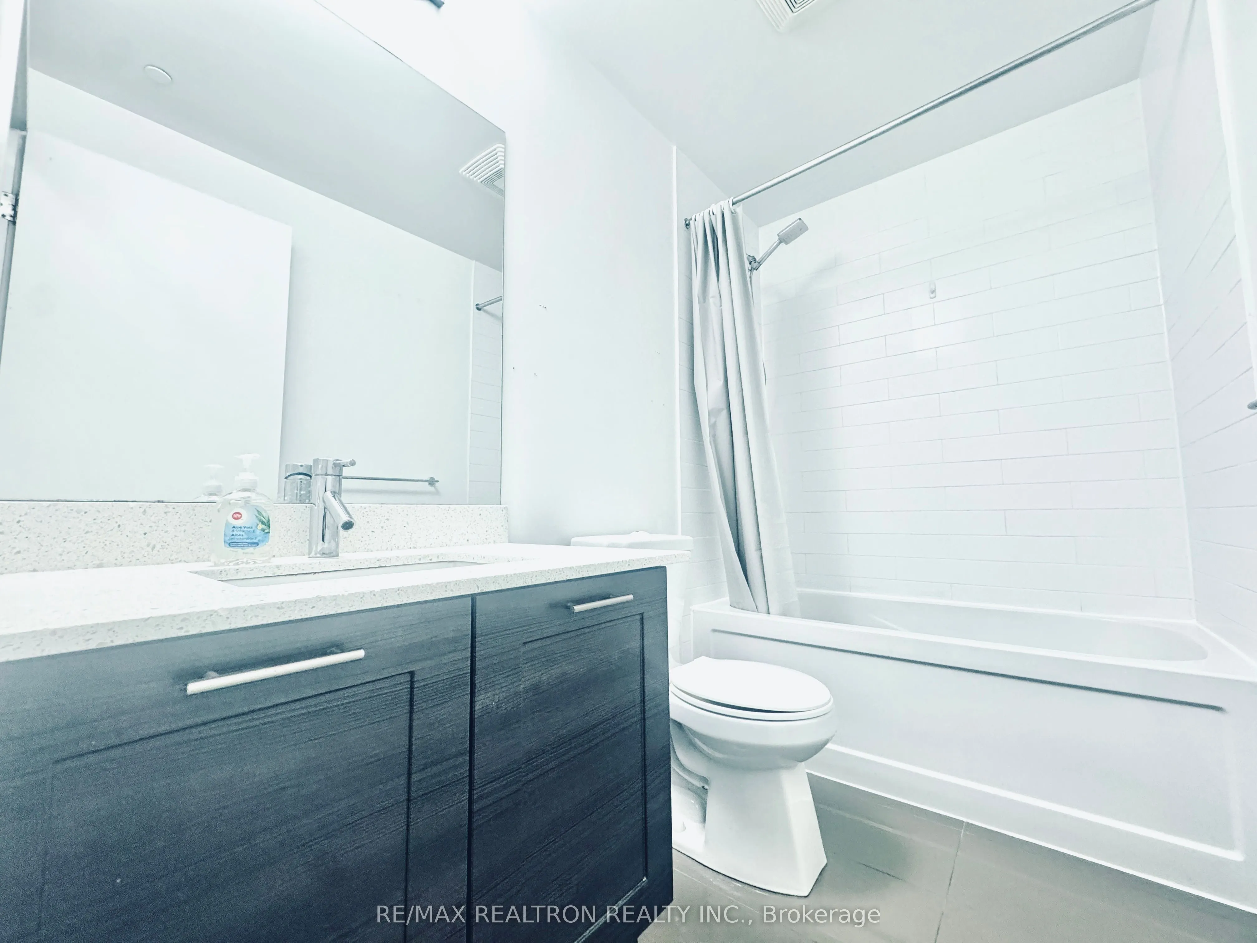20 Bruyeres Mews, #516