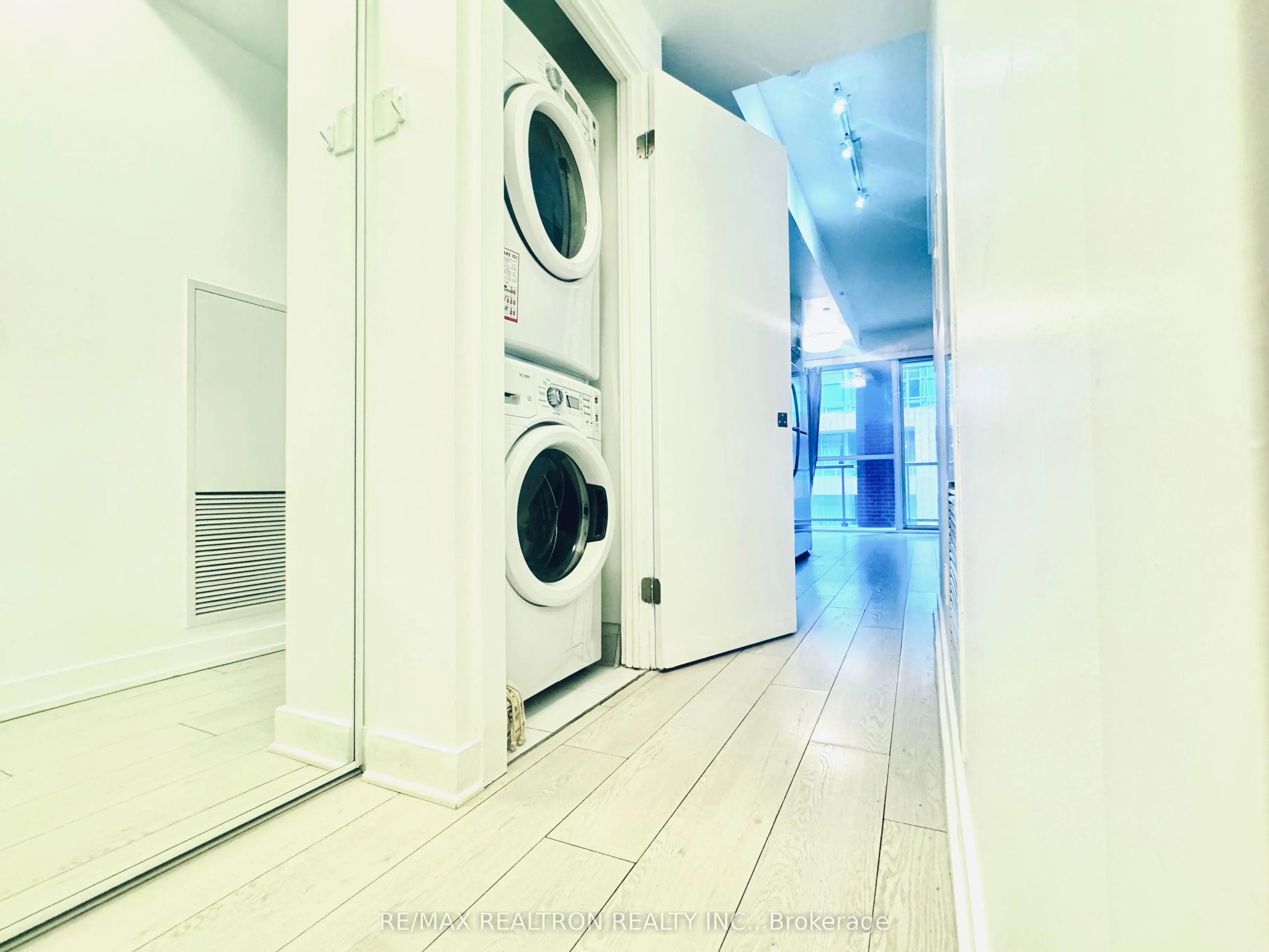 20 Bruyeres Mews, #516