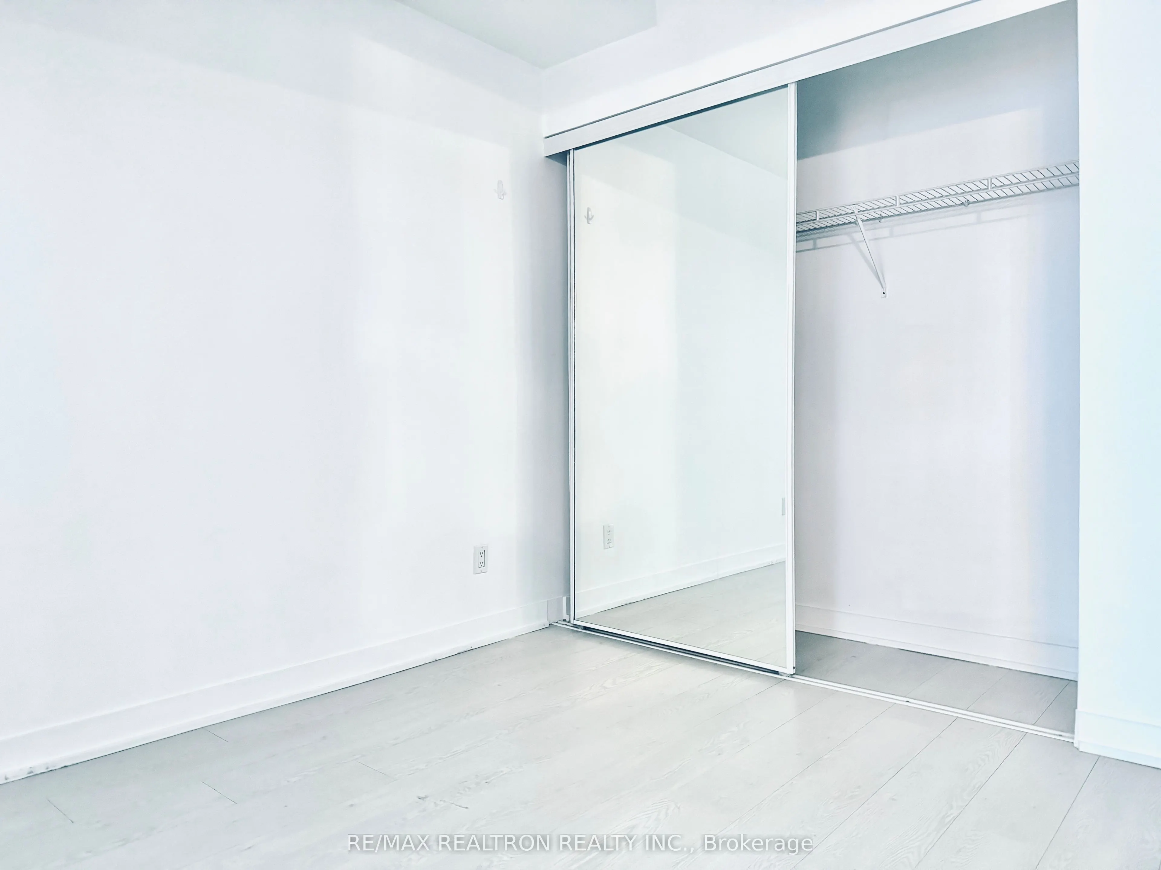 20 Bruyeres Mews, #516