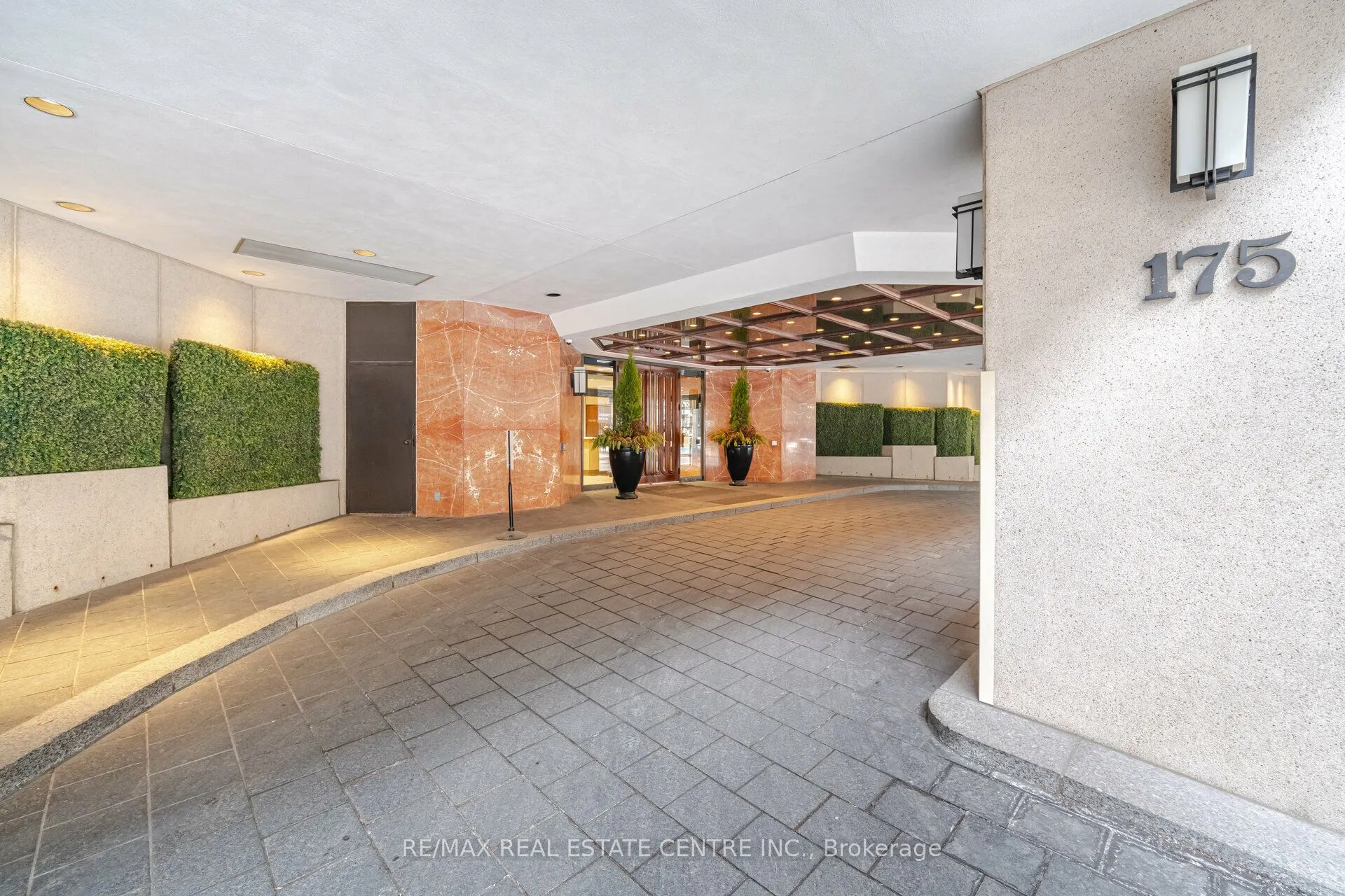 175 Cumberland Street, #2201