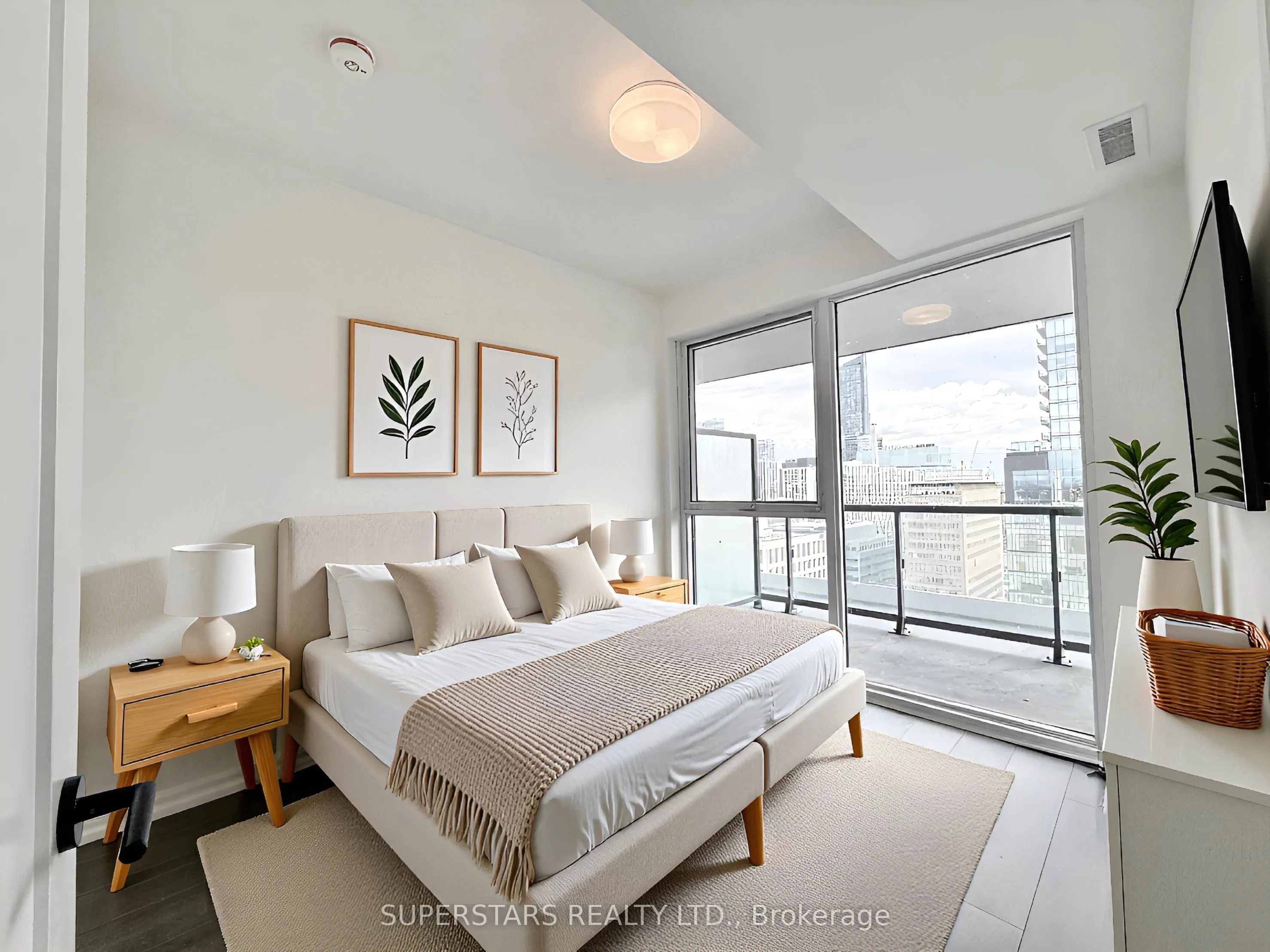 280 Dundas Street W, #2604
