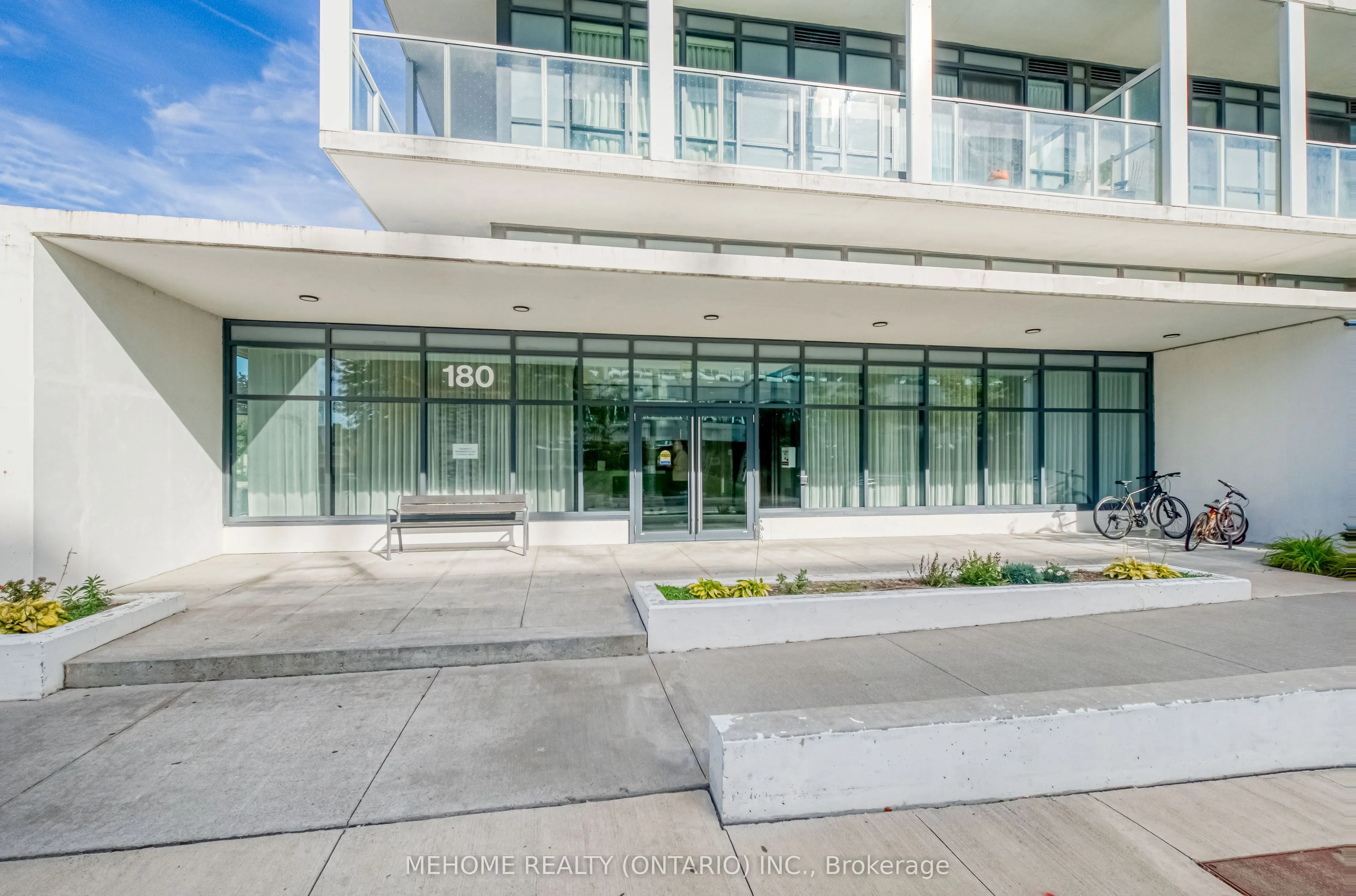180 Fairview Mall Drive, #905