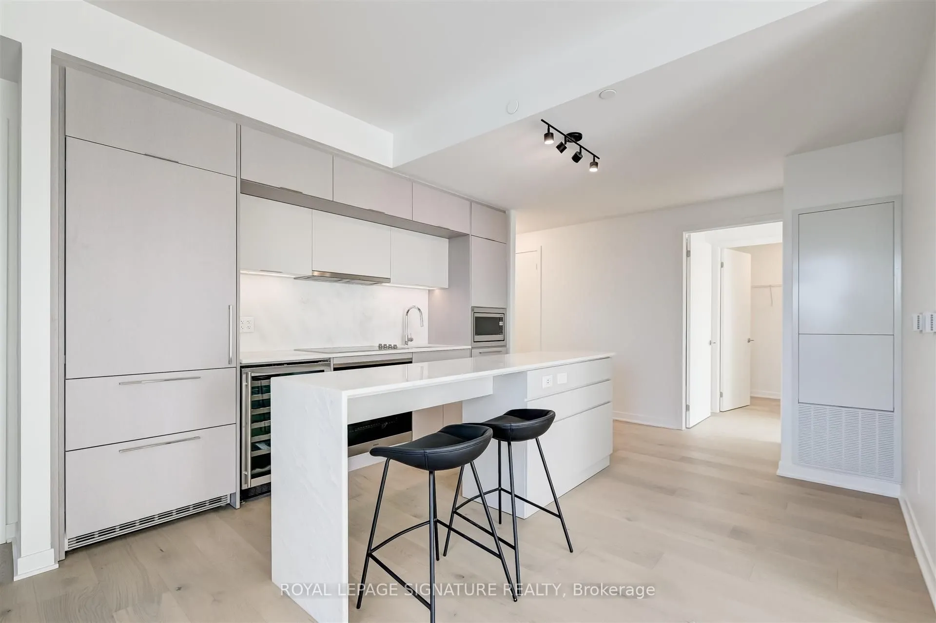 185 Alberta Avenue, #501