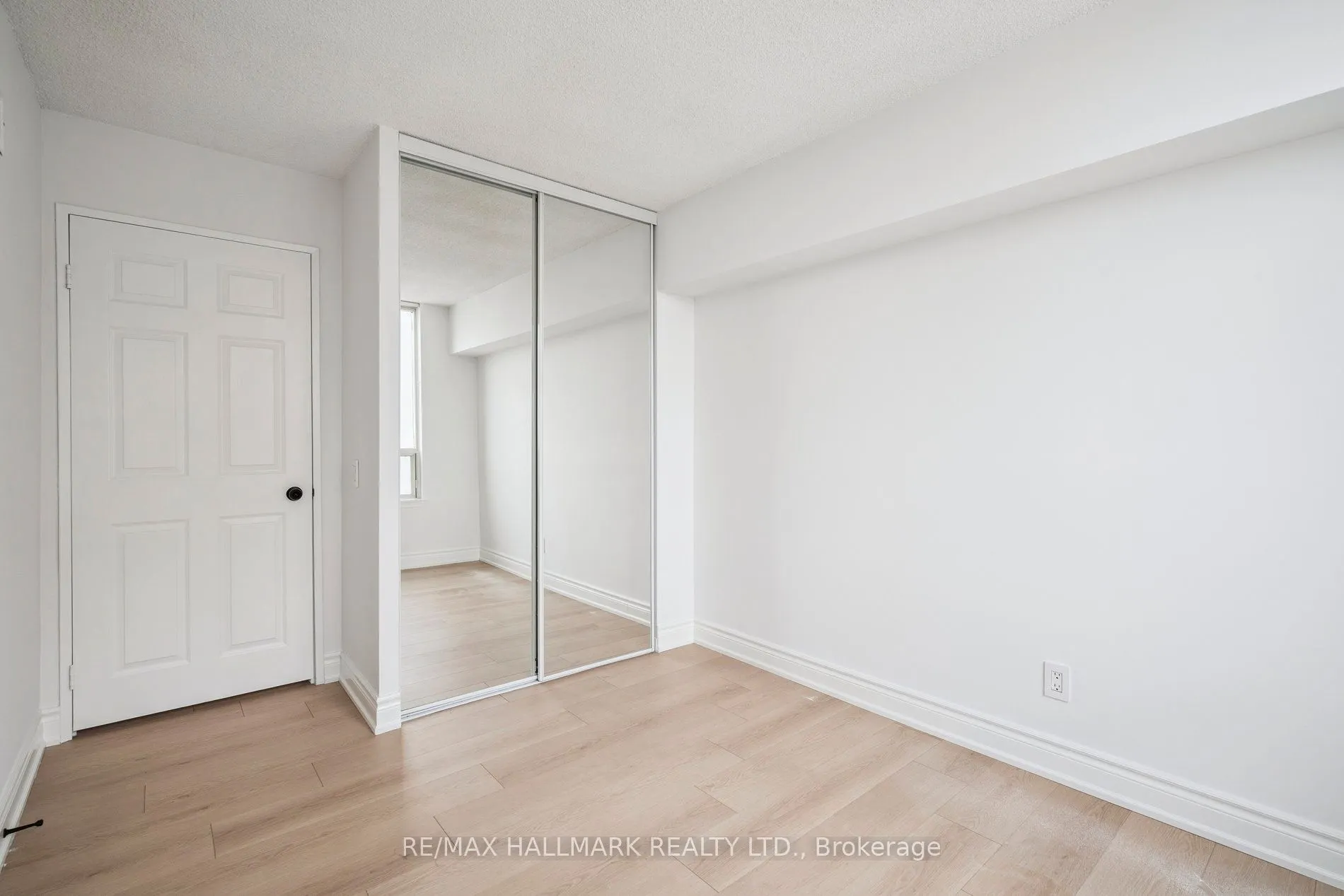 7 Bishop Avenue, #1214