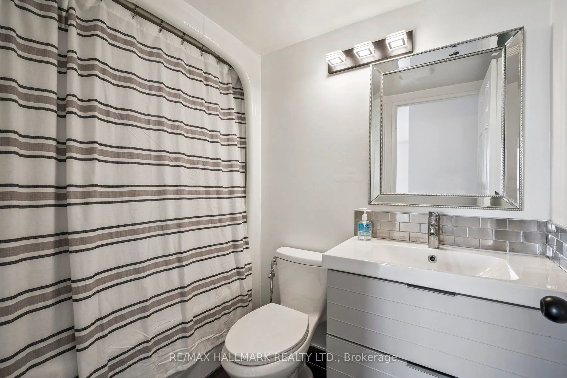 7 Bishop Avenue, #1214