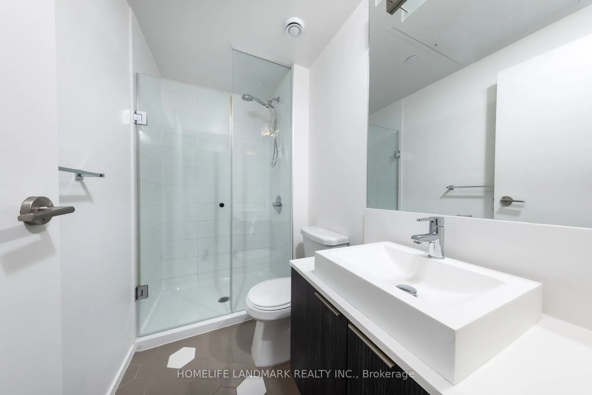 68 Shuter Street, #910
