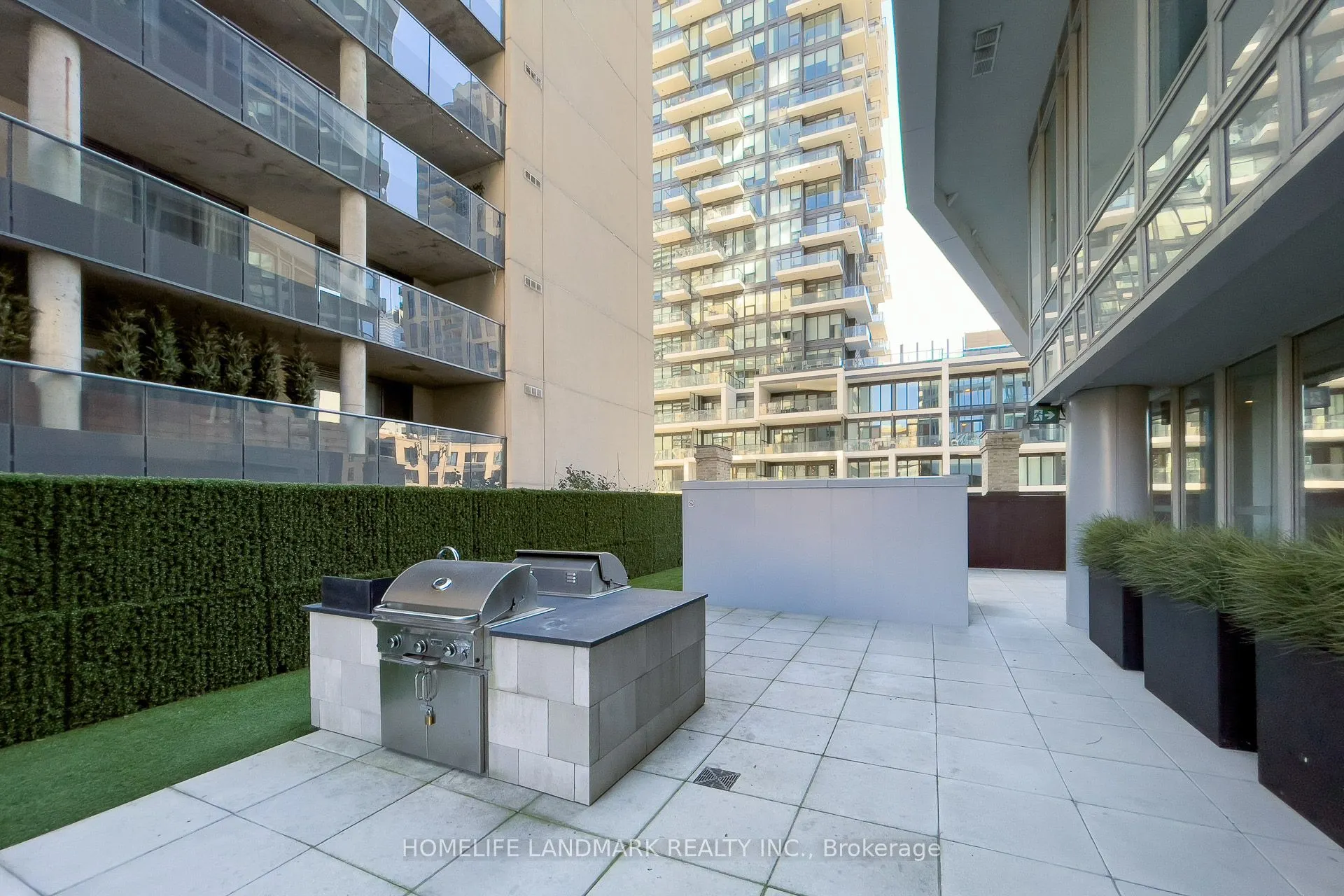68 Shuter Street, #910