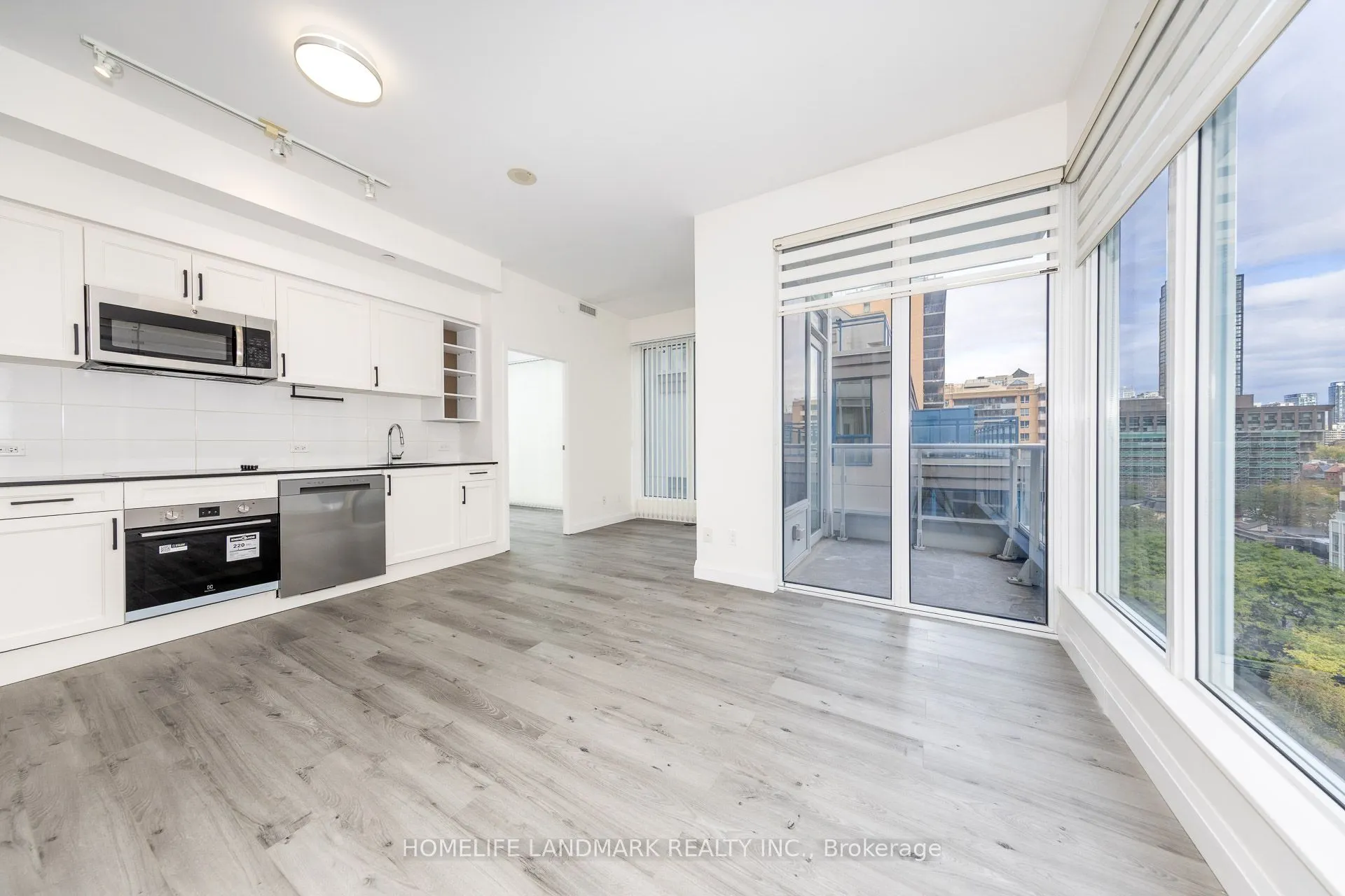 68 Shuter Street, #910