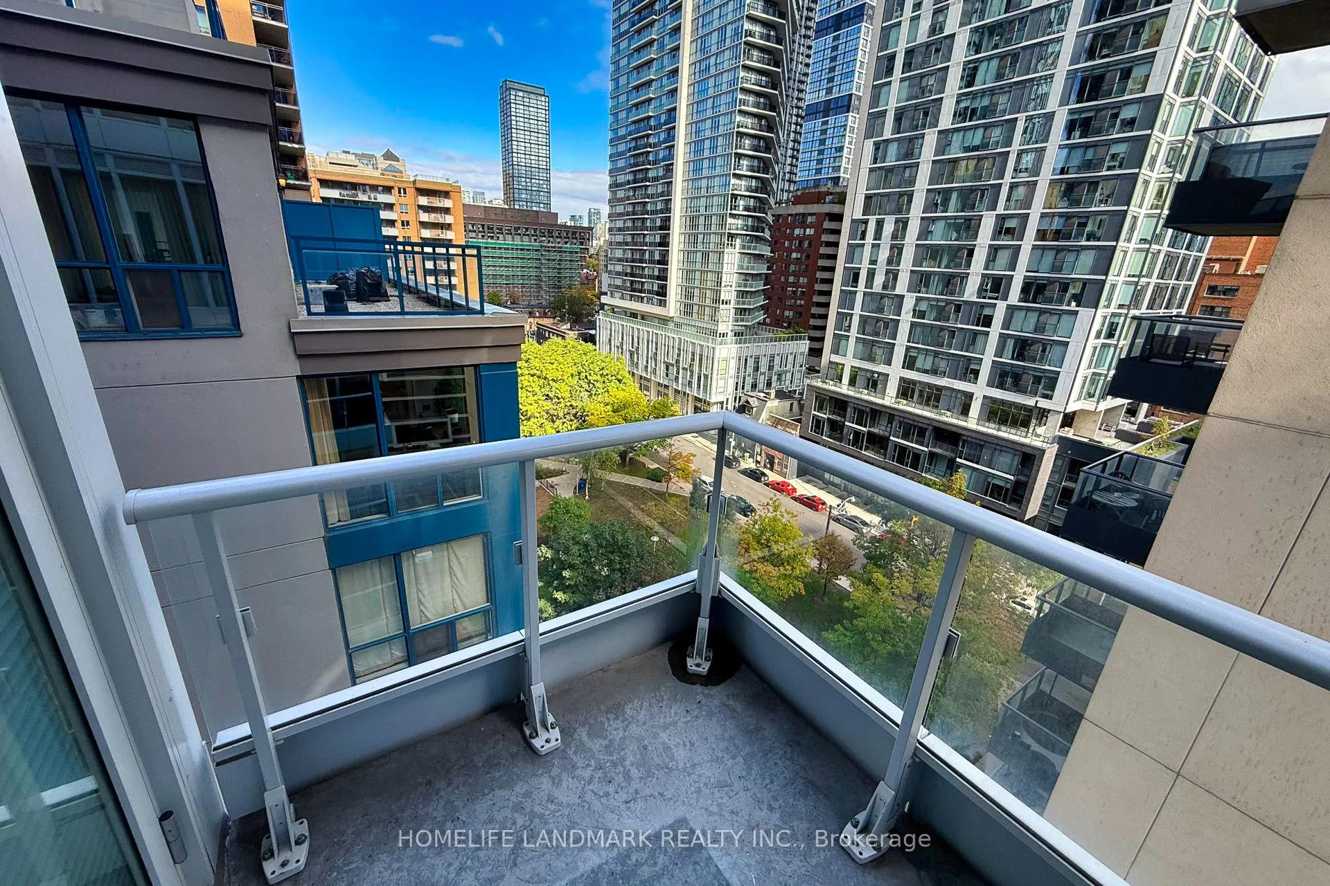 68 Shuter Street, #910