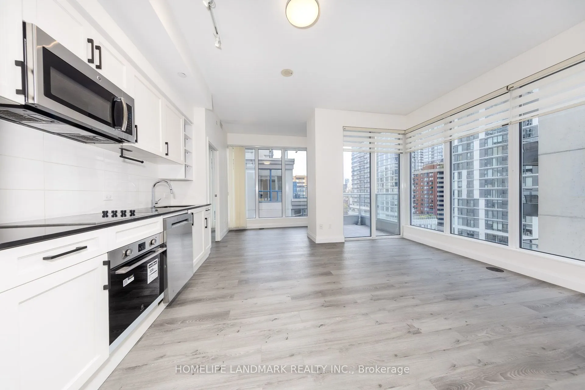 68 Shuter Street, #910