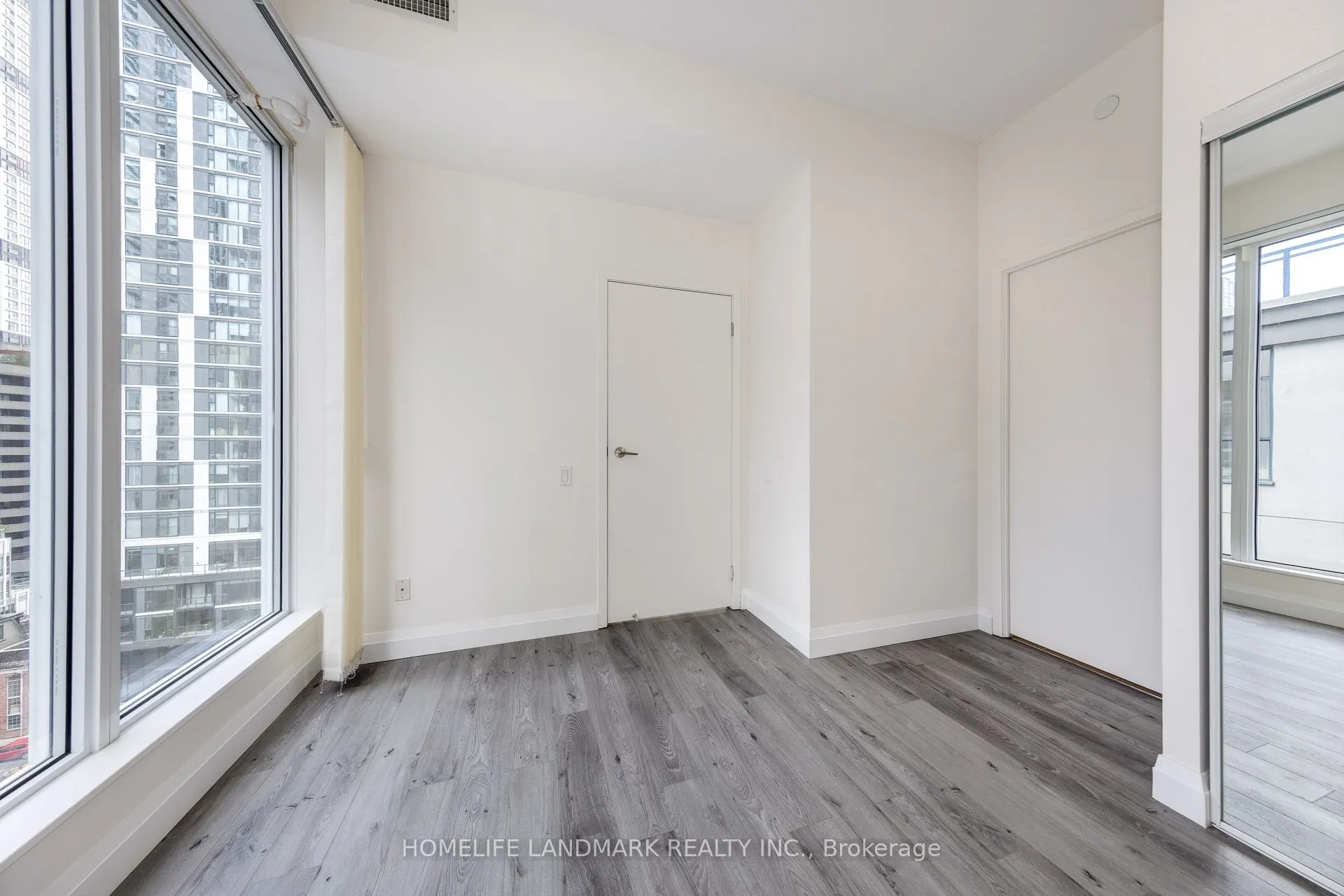 68 Shuter Street, #910