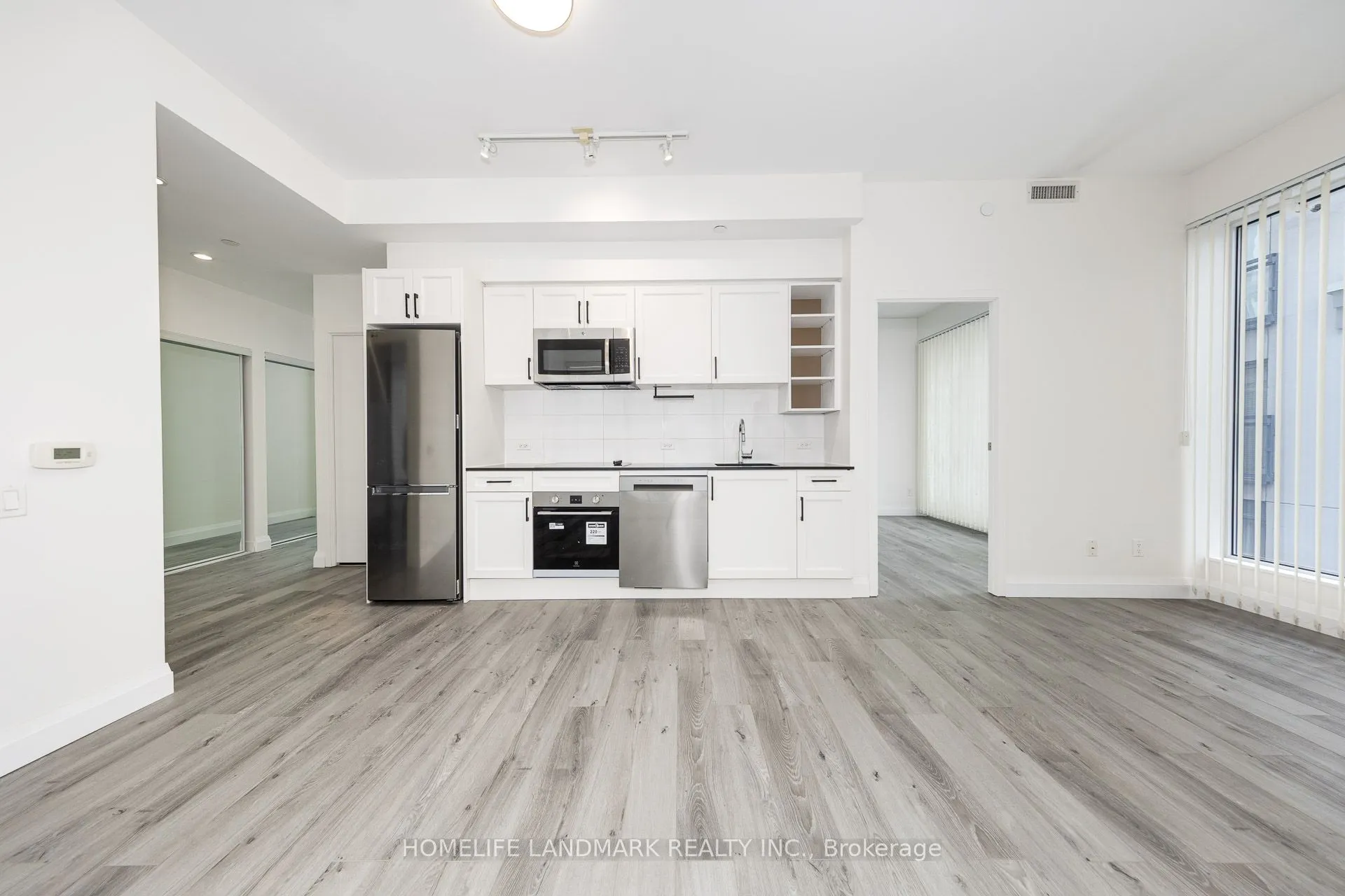 68 Shuter Street, #910