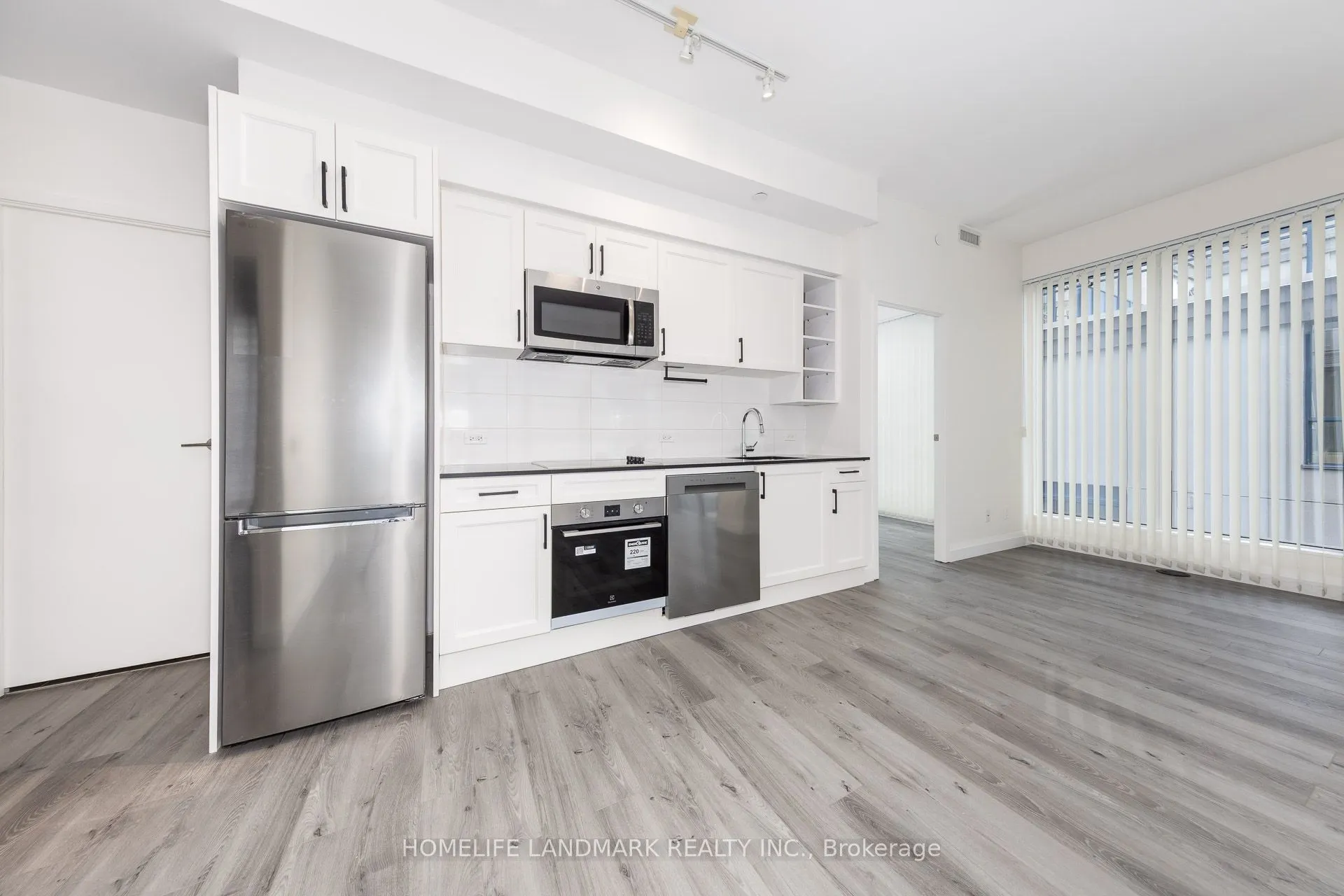 68 Shuter Street, #910
