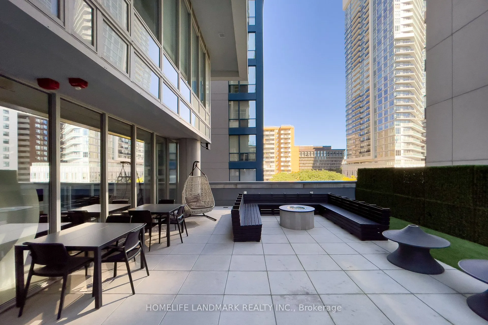 68 Shuter Street, #910