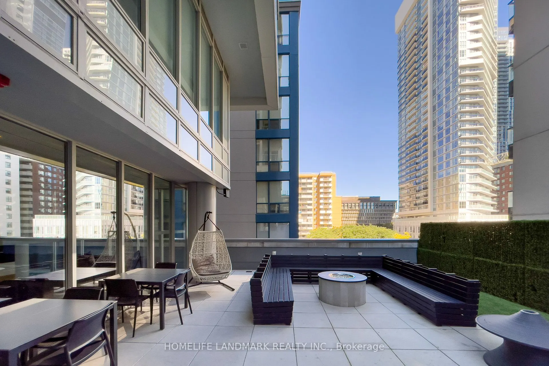 68 Shuter Street, #910