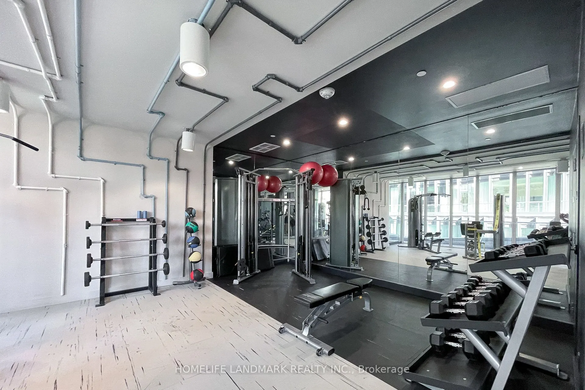 68 Shuter Street, #910