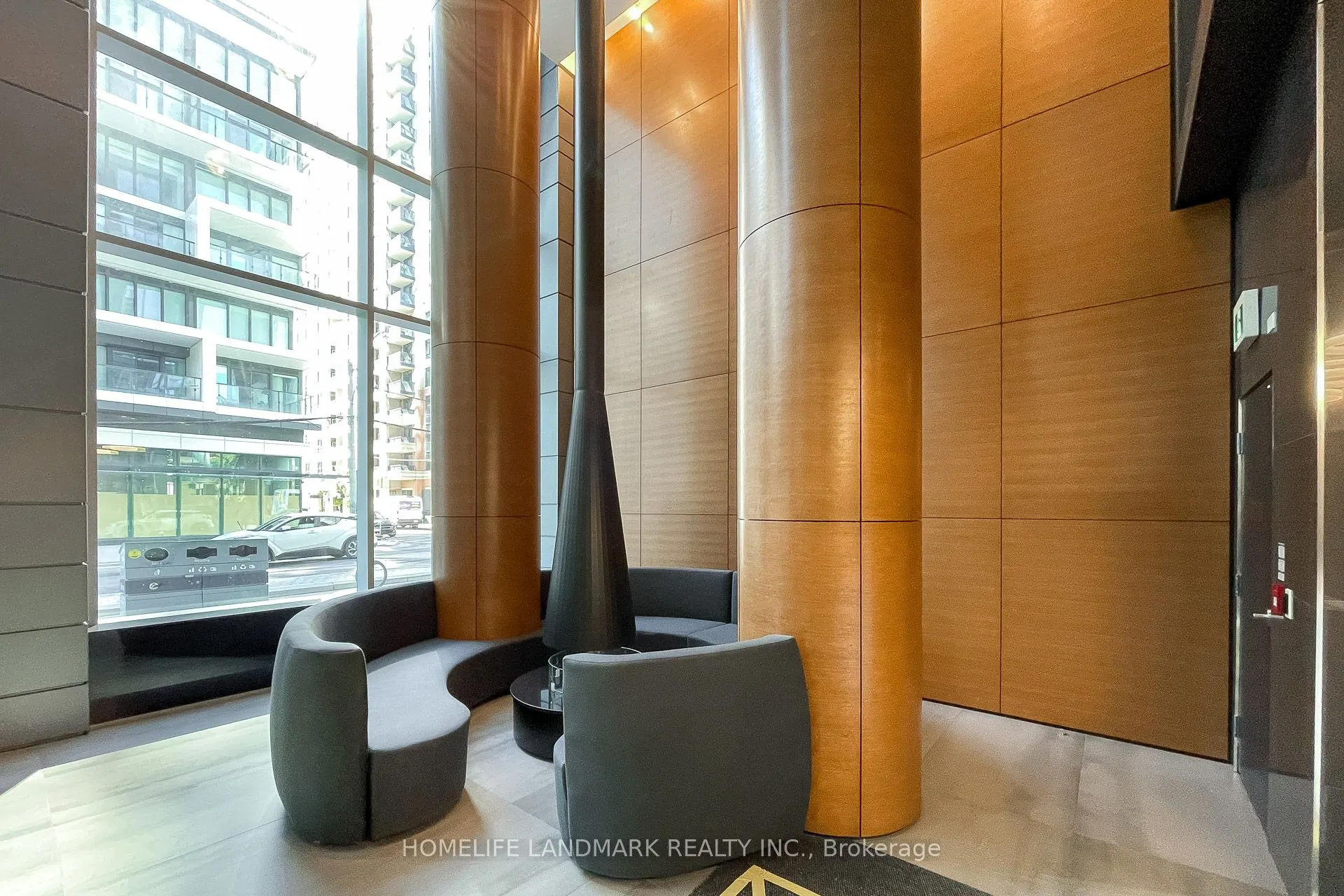 68 Shuter Street, #910