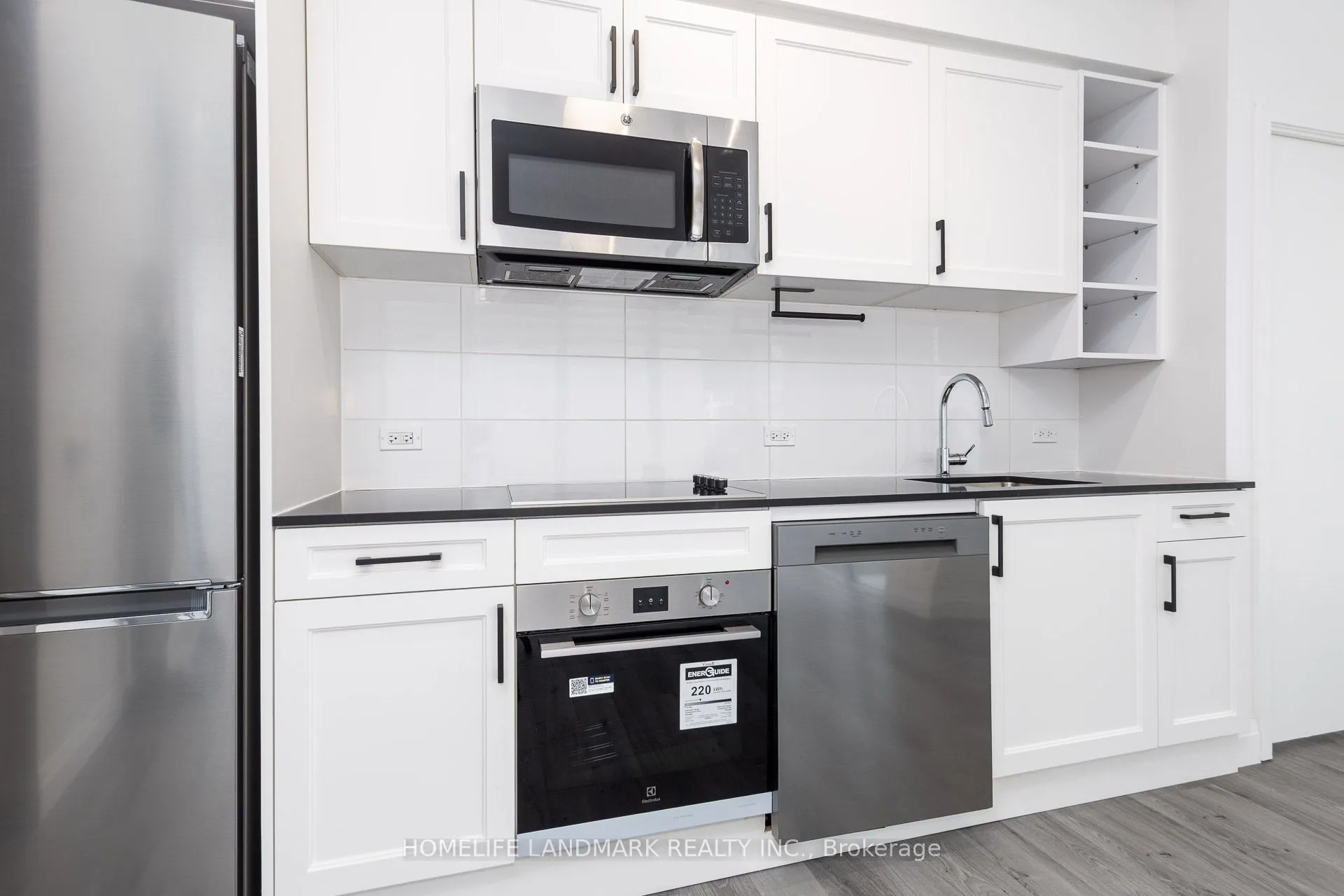 68 Shuter Street, #910