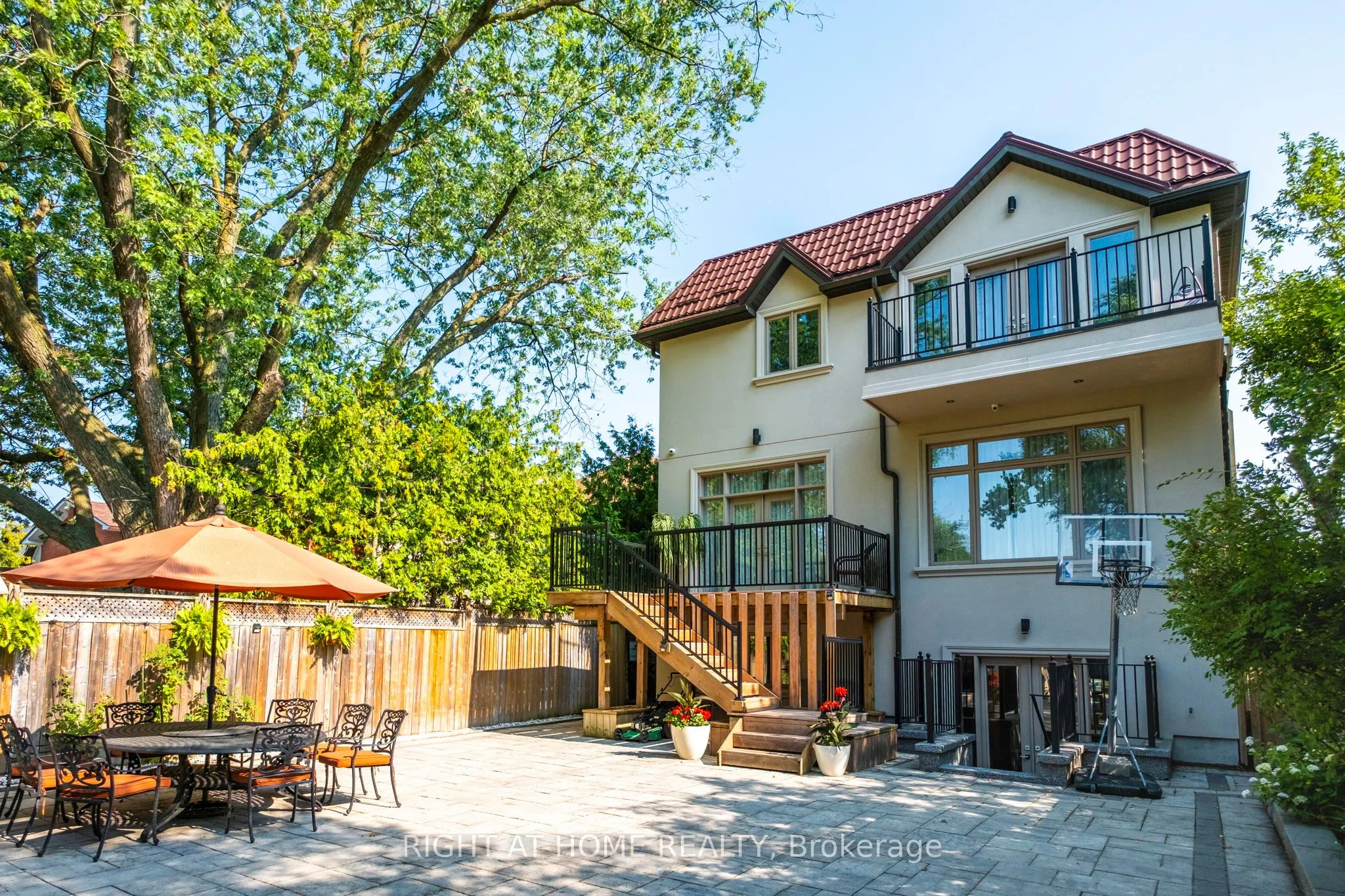 316 Churchill Avenue