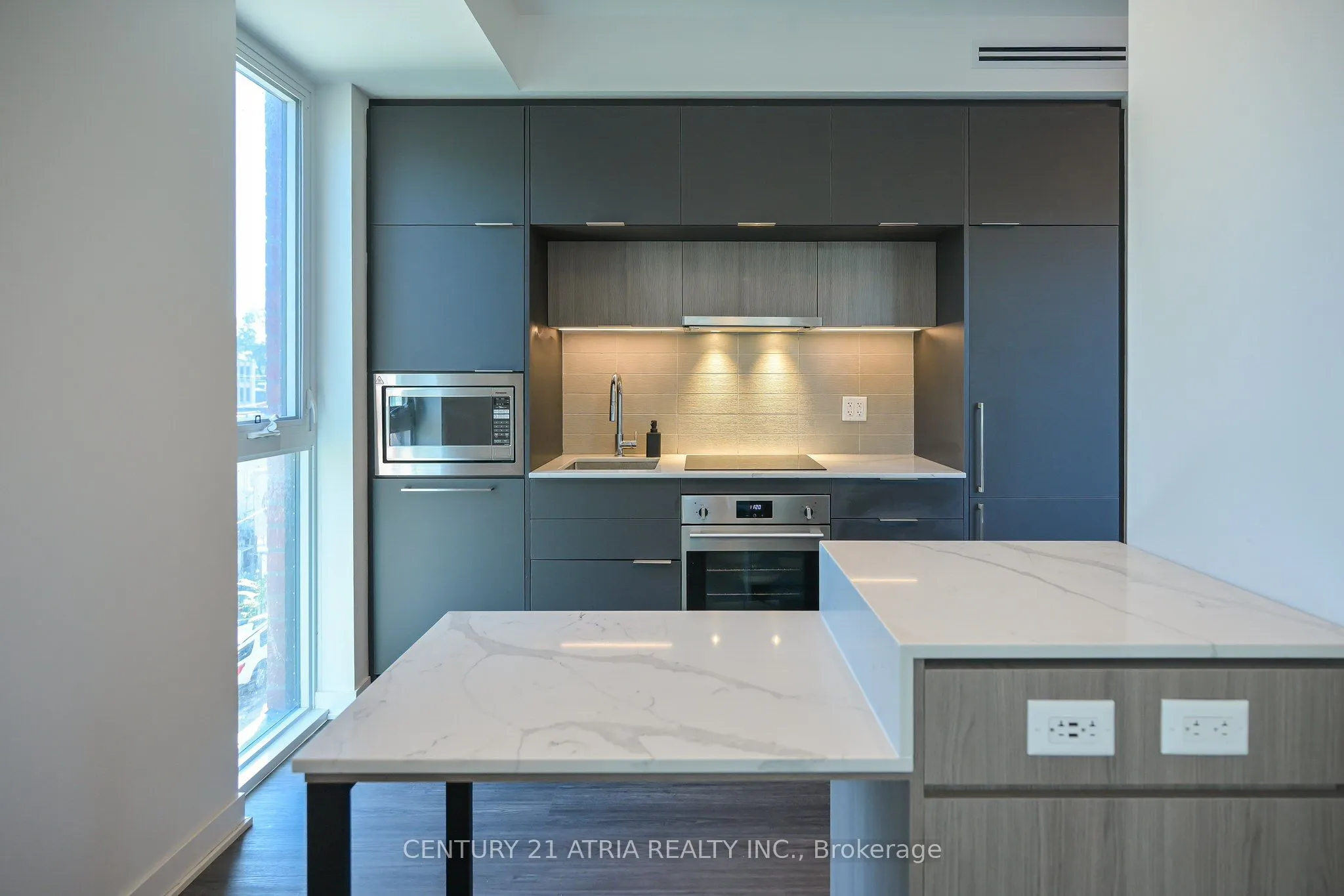 185 Alberta Avenue, #303