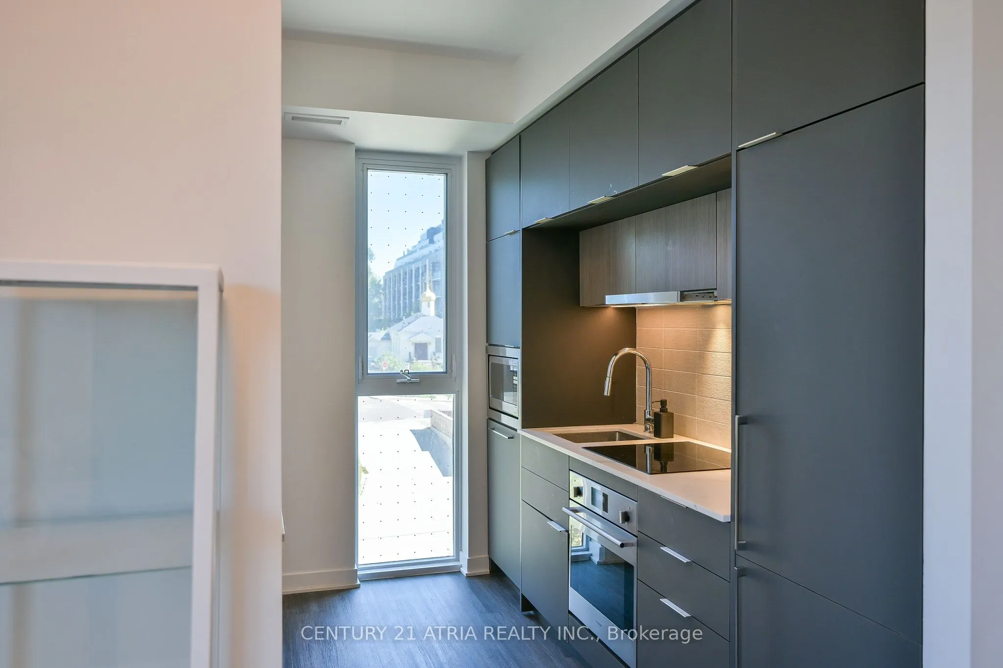185 Alberta Avenue, #303