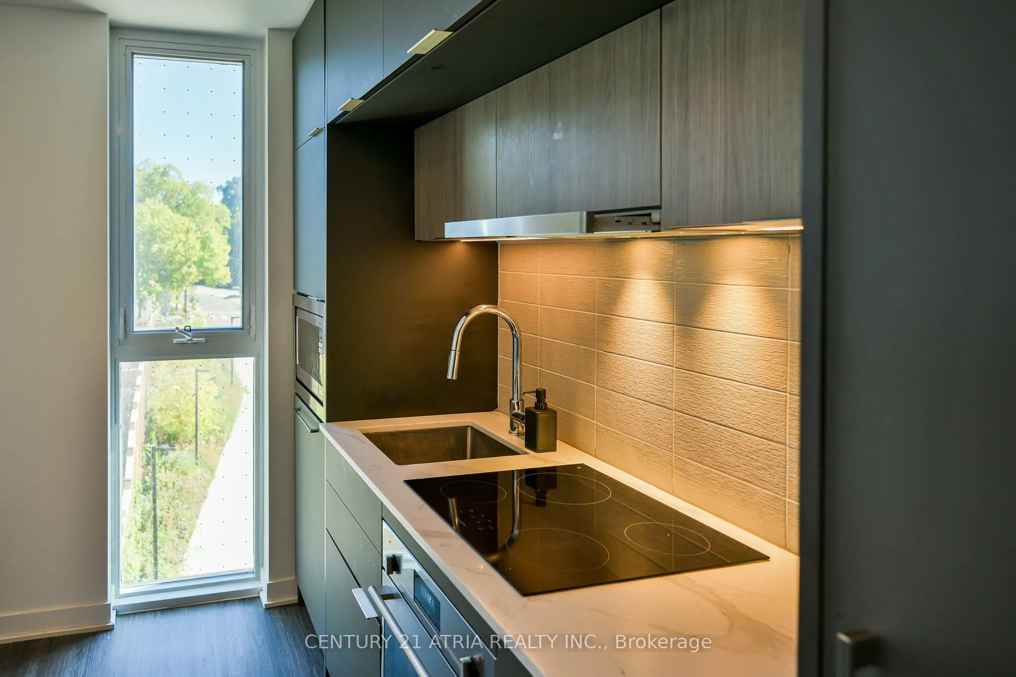 185 Alberta Avenue, #303