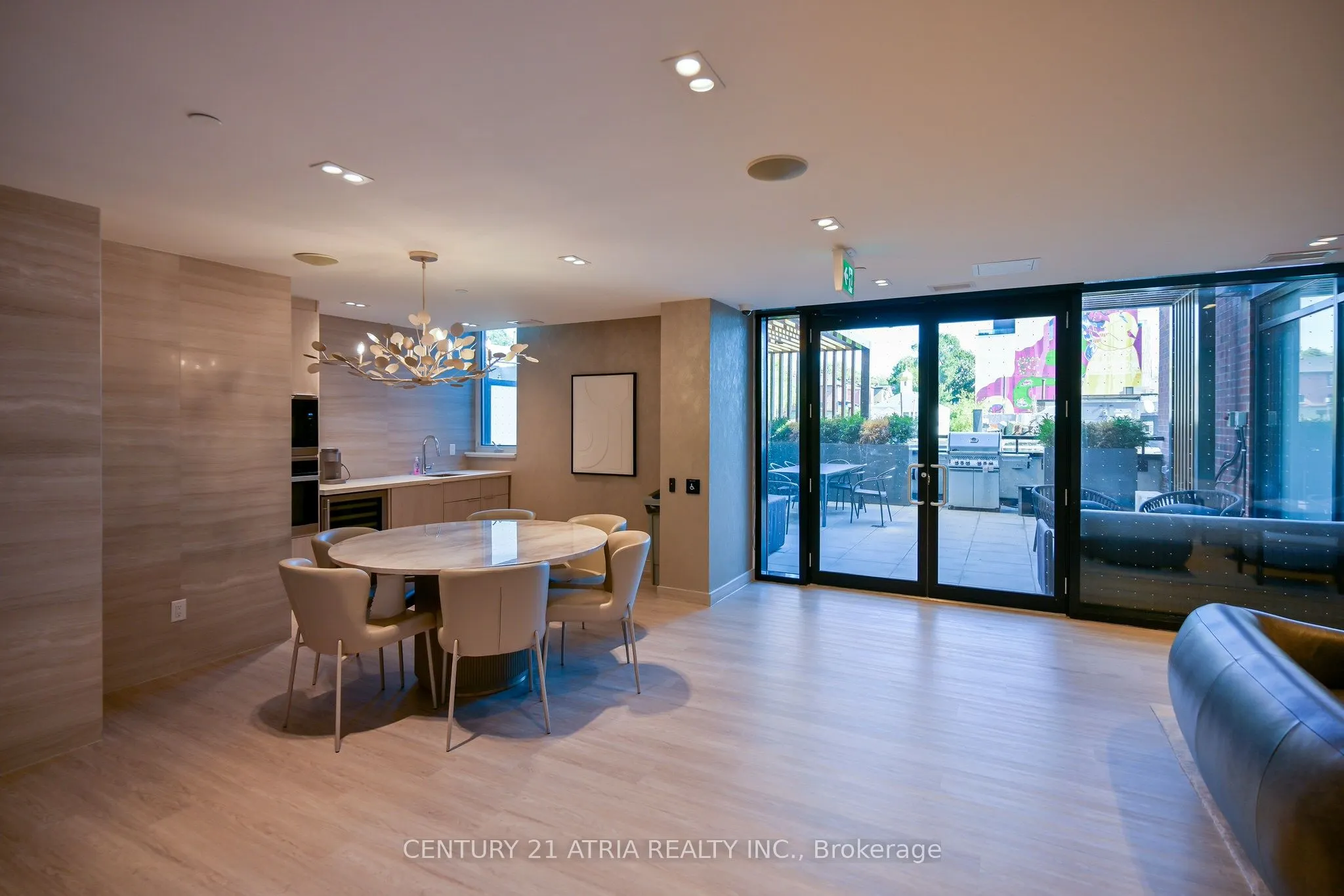 185 Alberta Avenue, #303