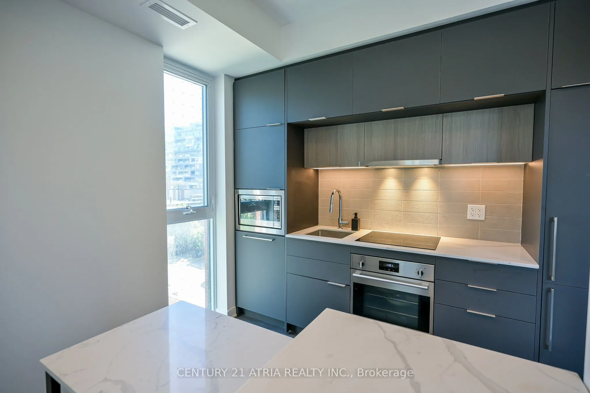 185 Alberta Avenue, #303