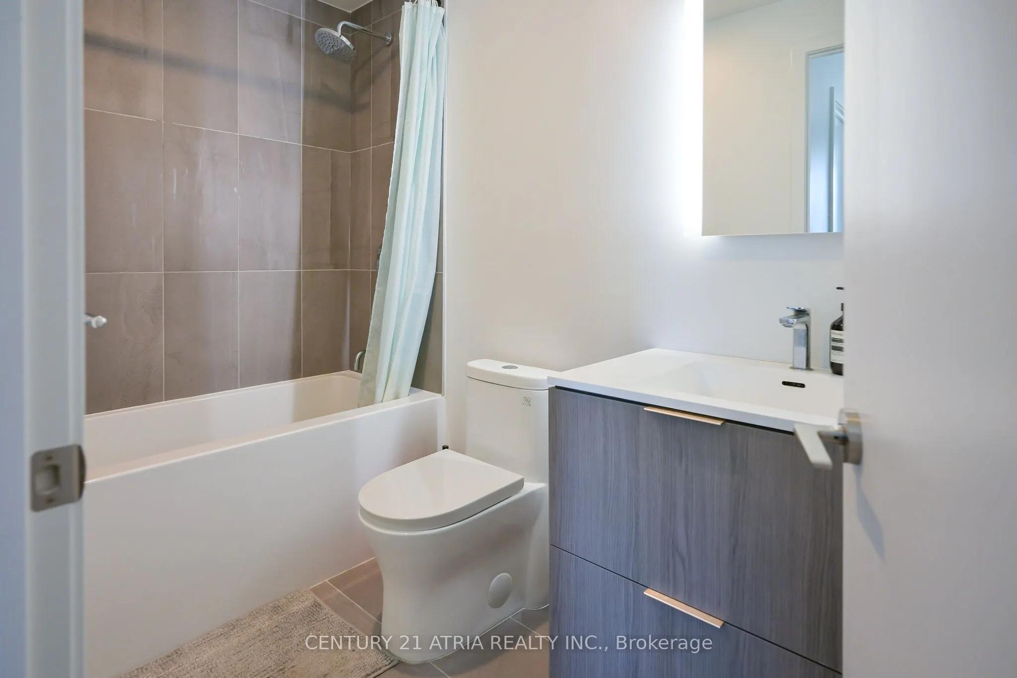 185 Alberta Avenue, #303