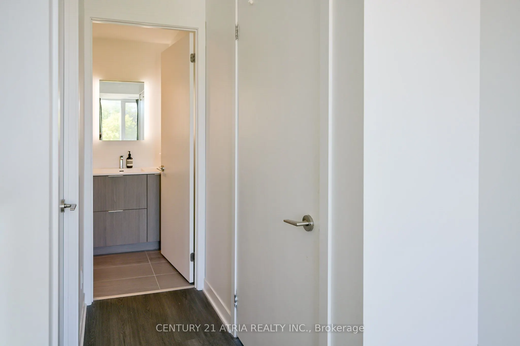 185 Alberta Avenue, #303