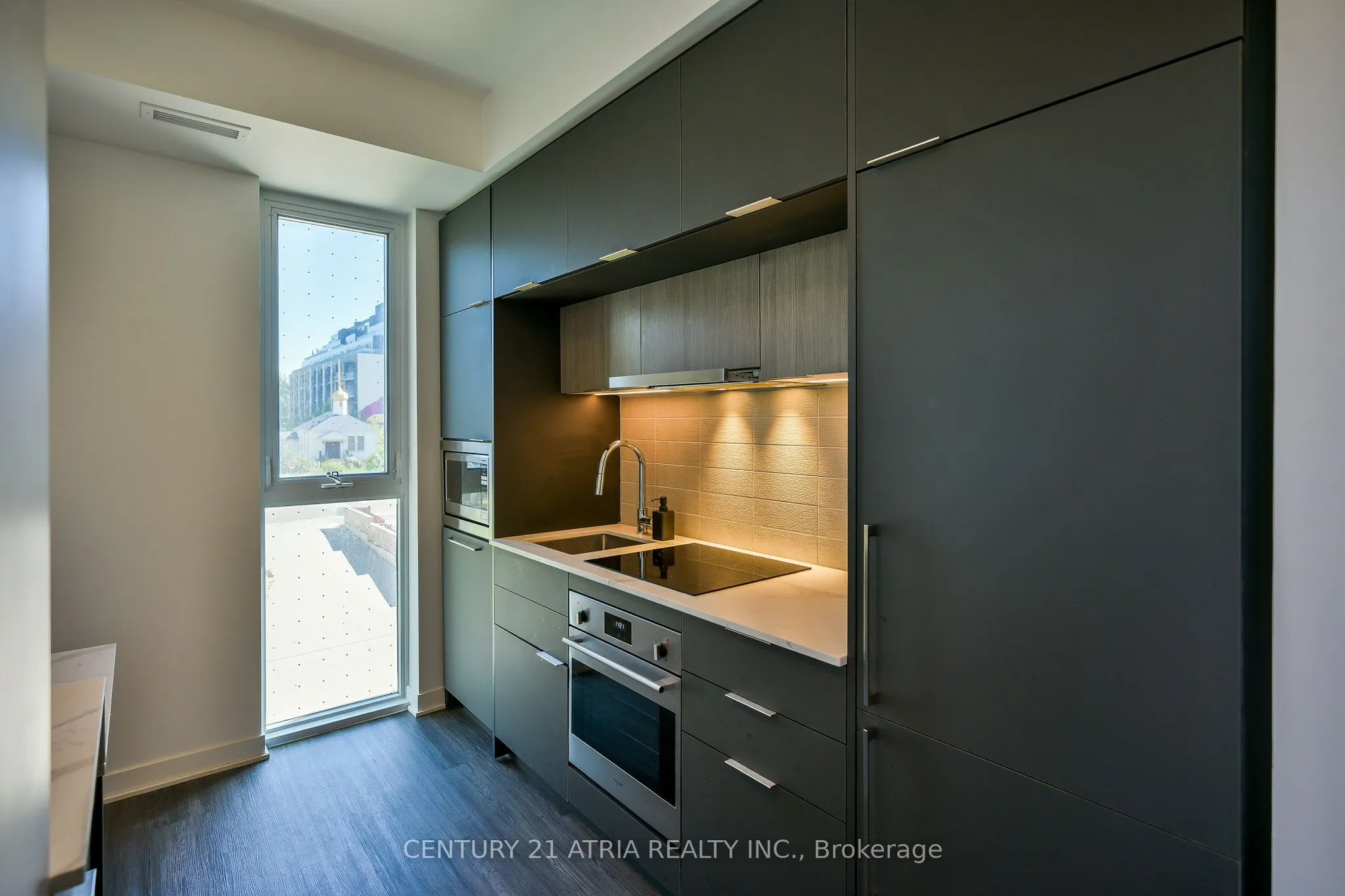 185 Alberta Avenue, #303