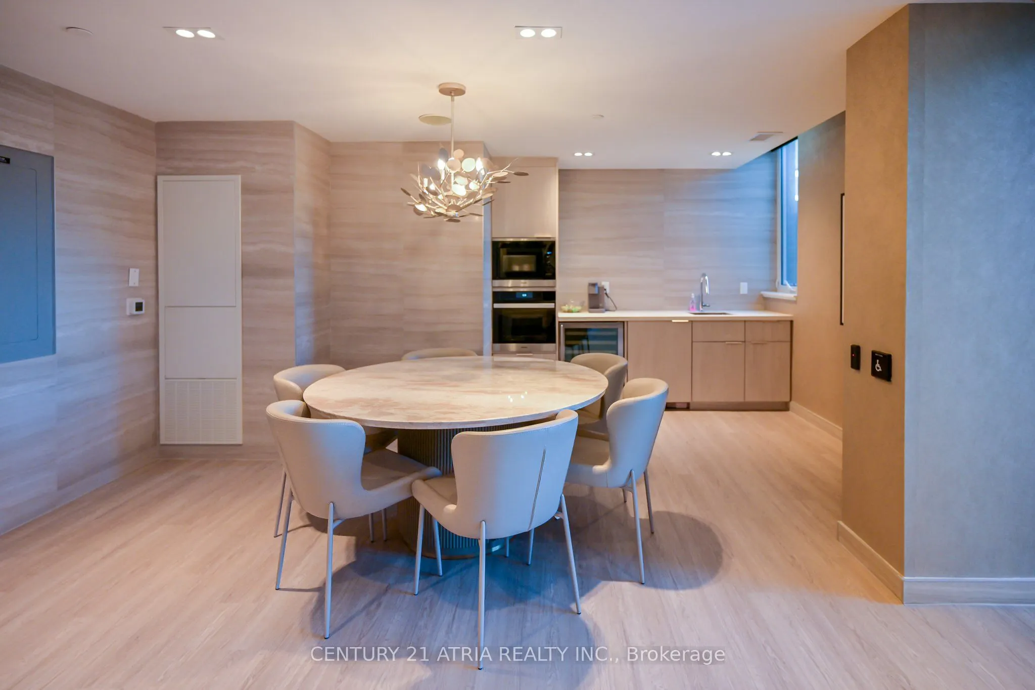 185 Alberta Avenue, #303