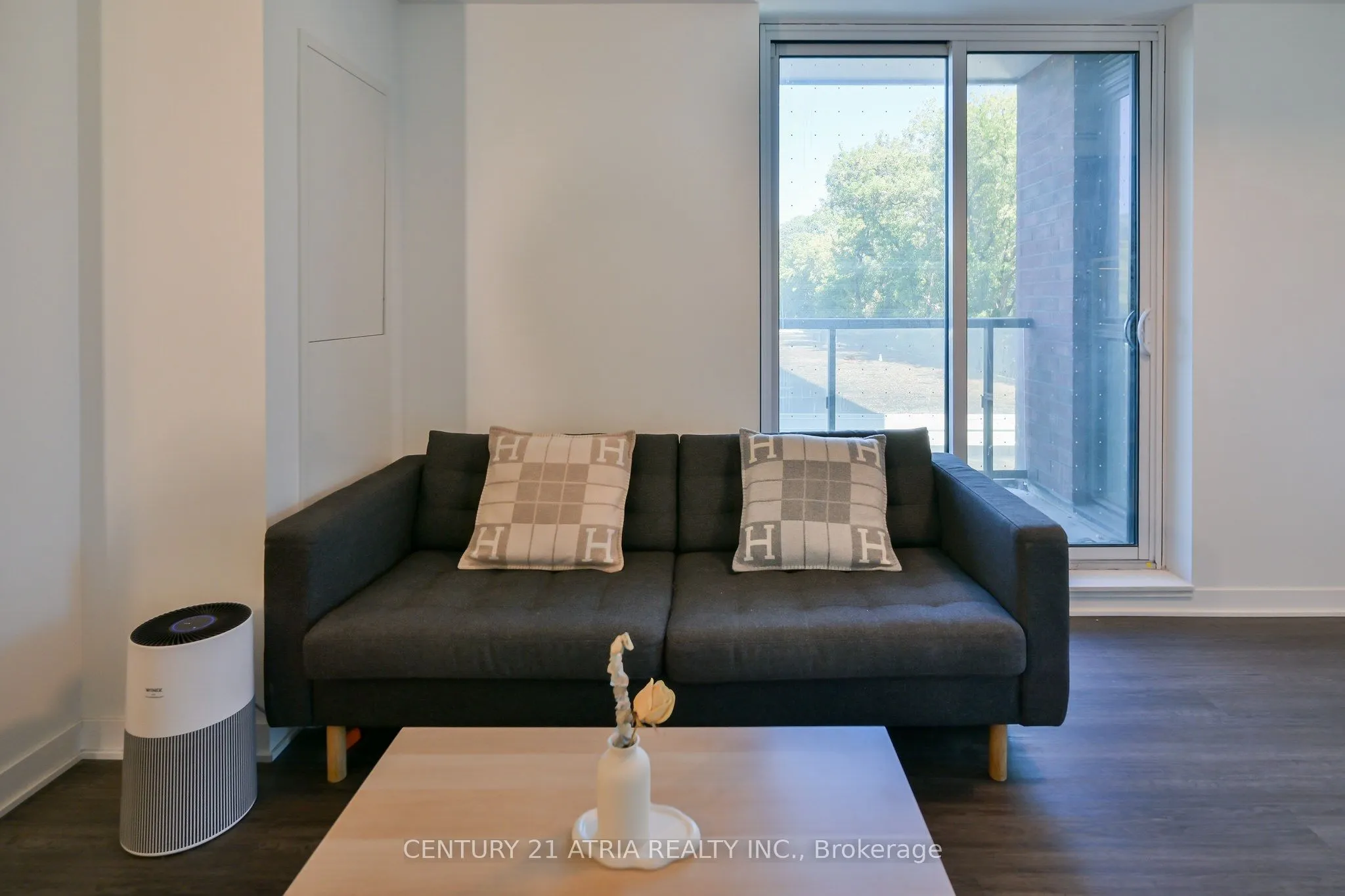 185 Alberta Avenue, #303
