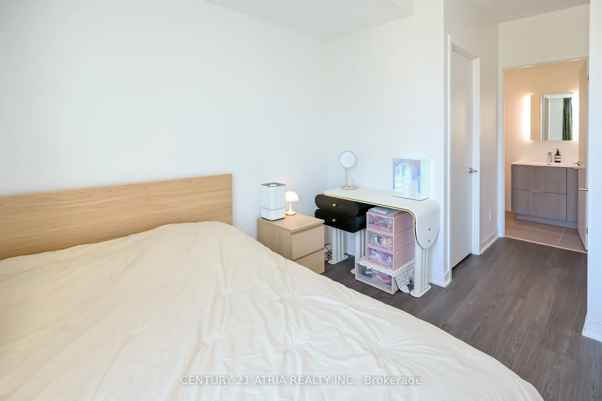 185 Alberta Avenue, #303