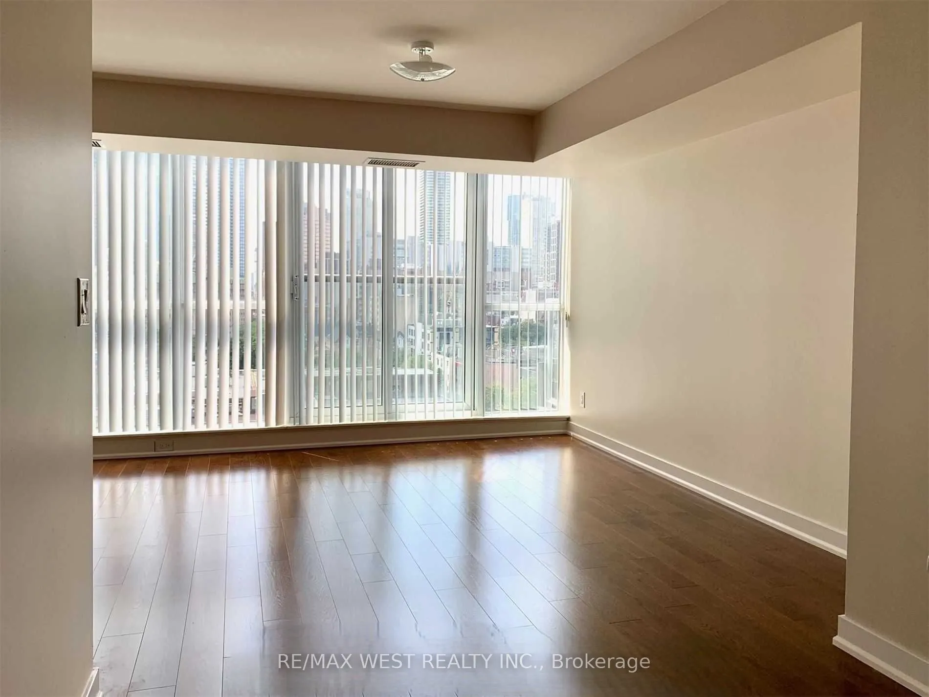 320 Richmond Street E, #1007