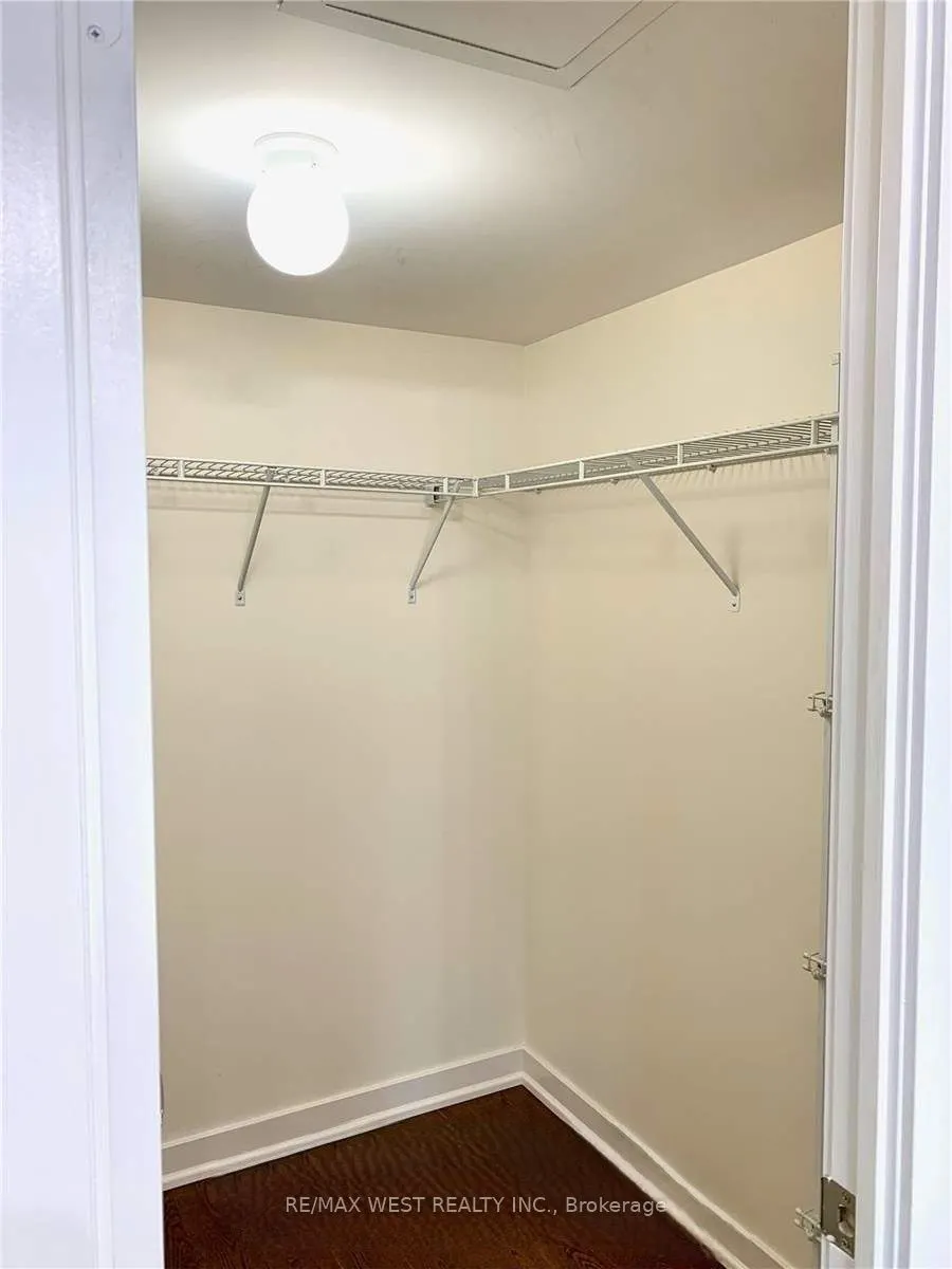 320 Richmond Street E, #1007