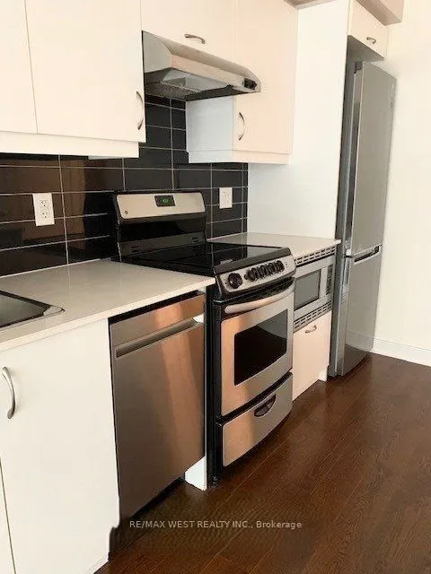 320 Richmond Street E, #1007