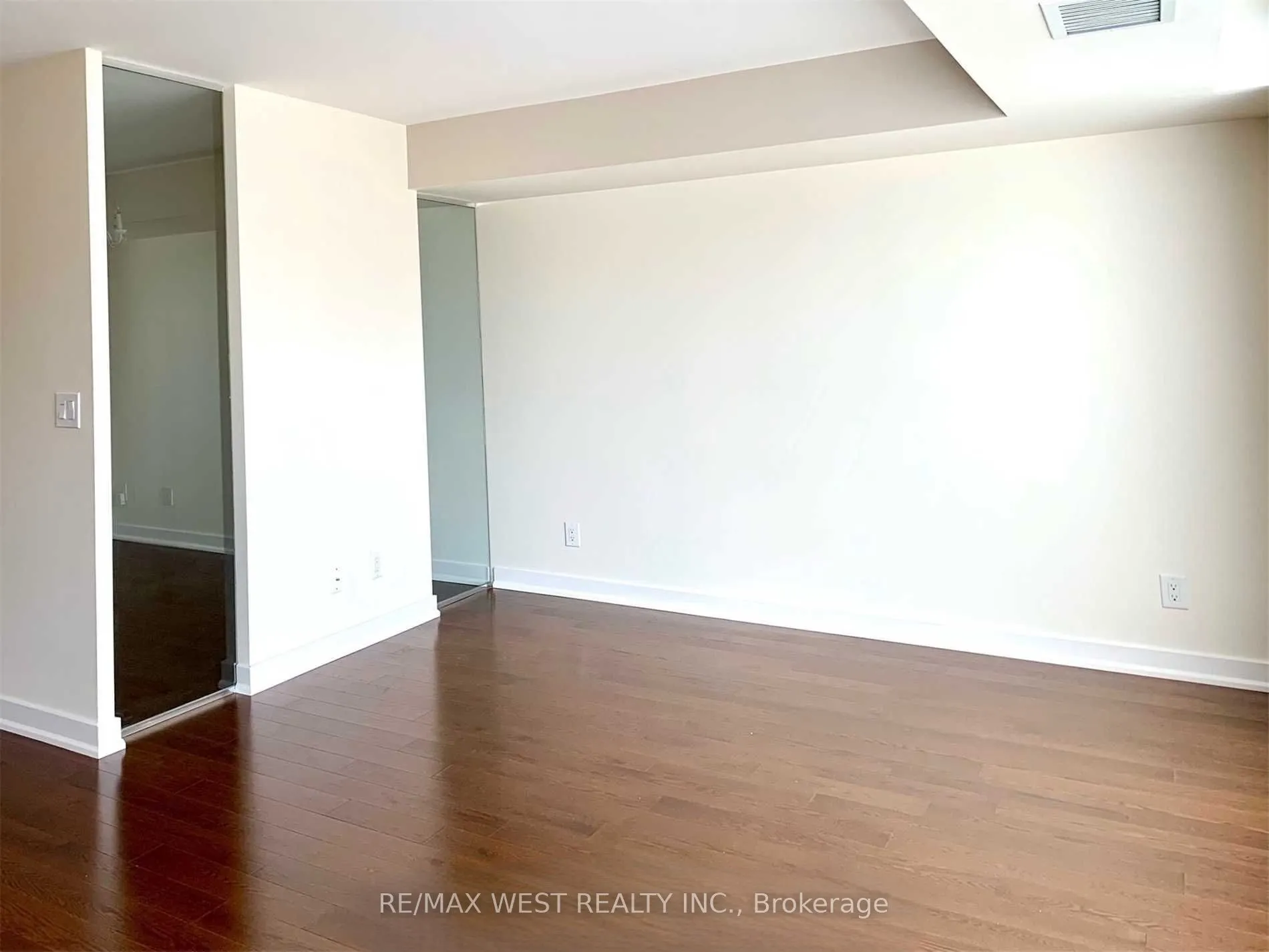 320 Richmond Street E, #1007