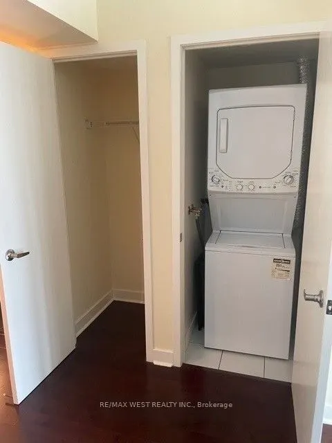 320 Richmond Street E, #1007